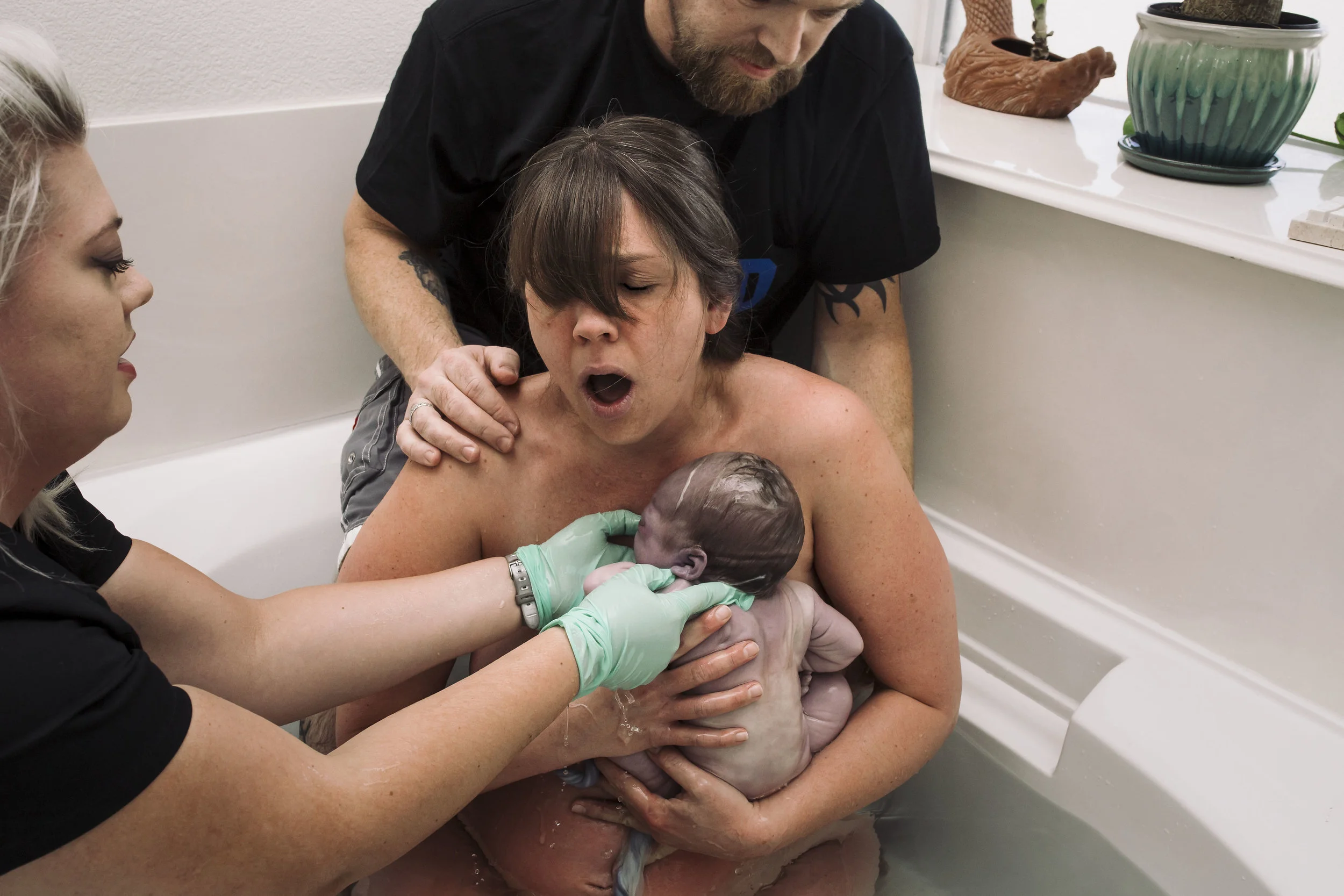 home birth that went from first contraction to baby in less then as hour.  Dallas / Fort Worth birth photographer, KEDocumentary 