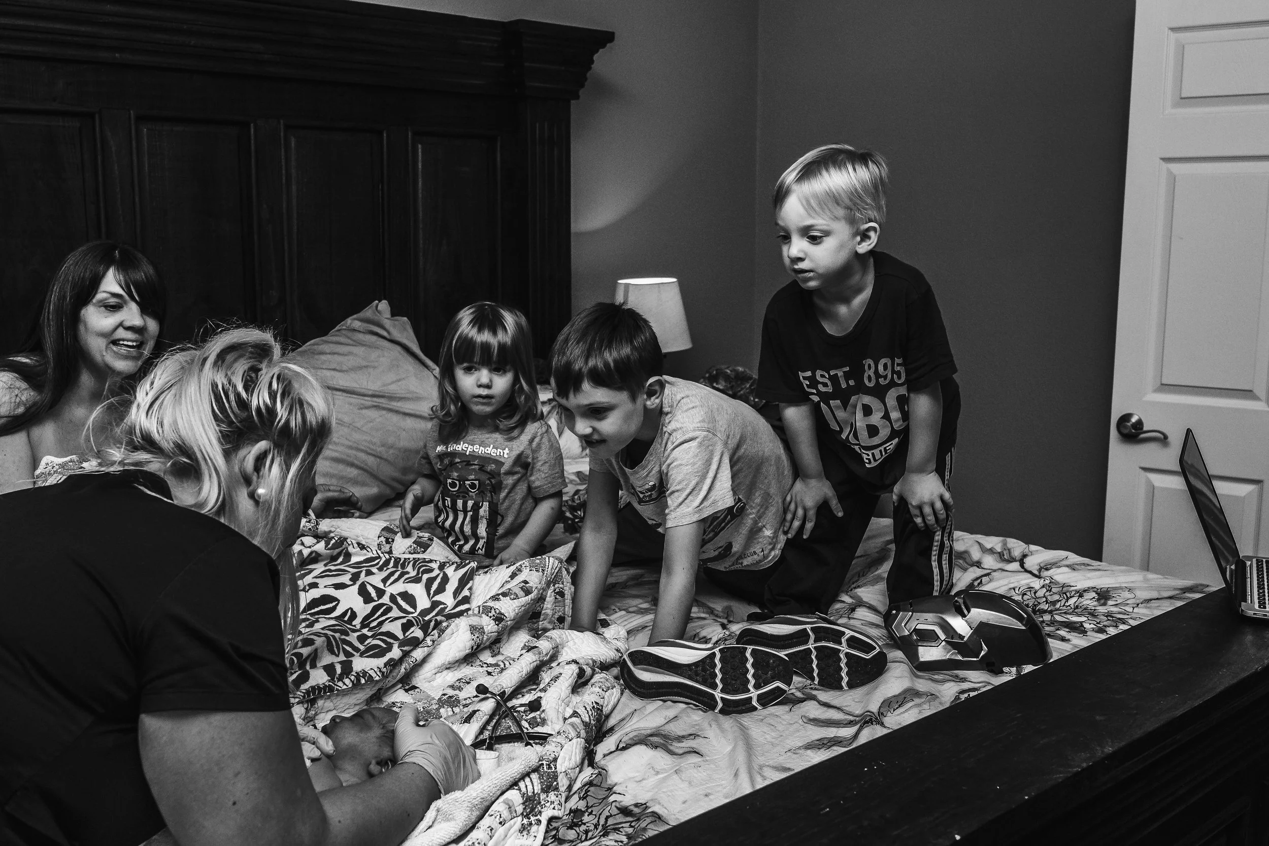 siblings meeting after birth