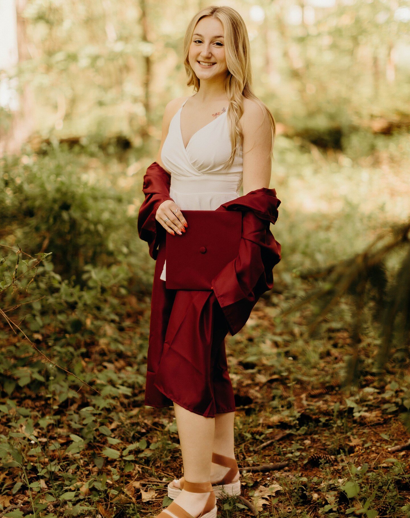 This session was just pure bliss @tanitumbless 
#paphotographer #devoureauximagery #classof2023 #schuylkillcounty #schuylkillcountyphotographer #northeastpa #570 #naturallightphotographer