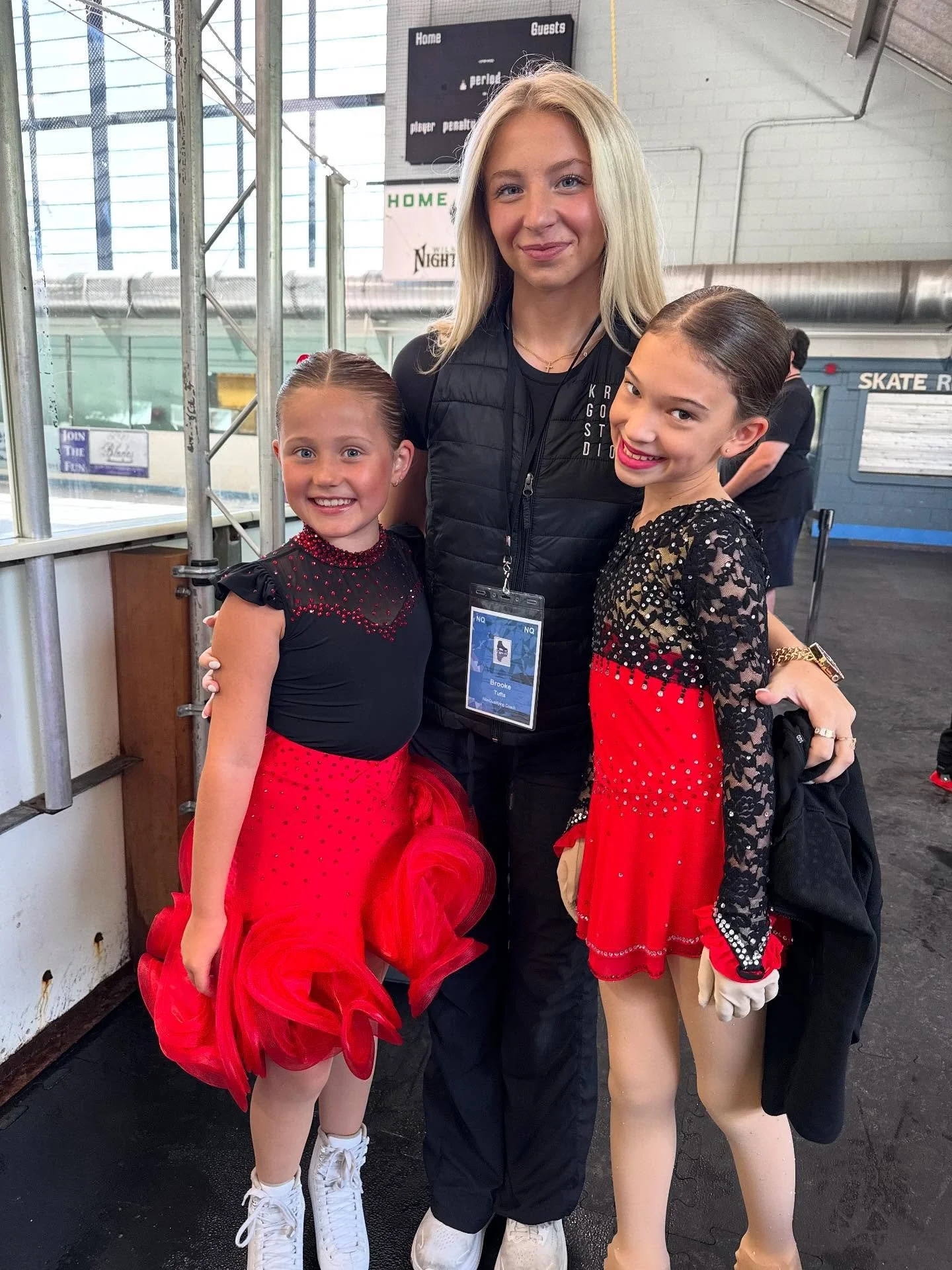 What a weekend for our Krigor skaters!
Huge congratulations to @vered.polonsky and @paigegreenstein on their Collegiate debut— an exciting new chapter, and you both crushed it!
And shoutout to all our skaters who brought the energy and excellen