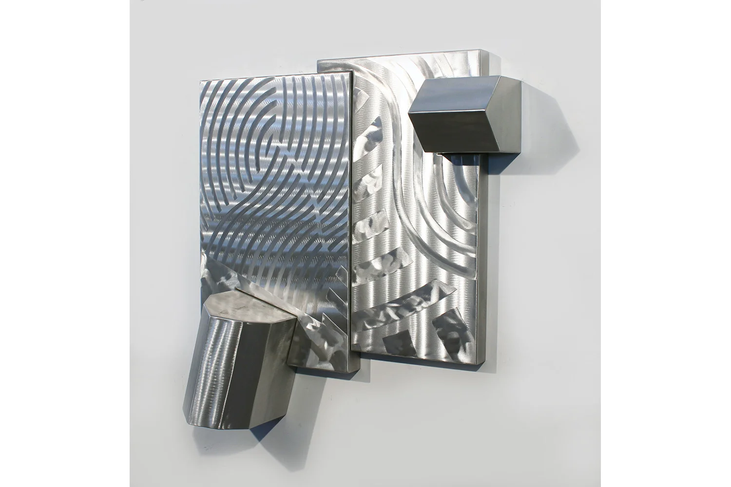 Dundee 31" x 29" x 9" brushed aluminum, clear coat