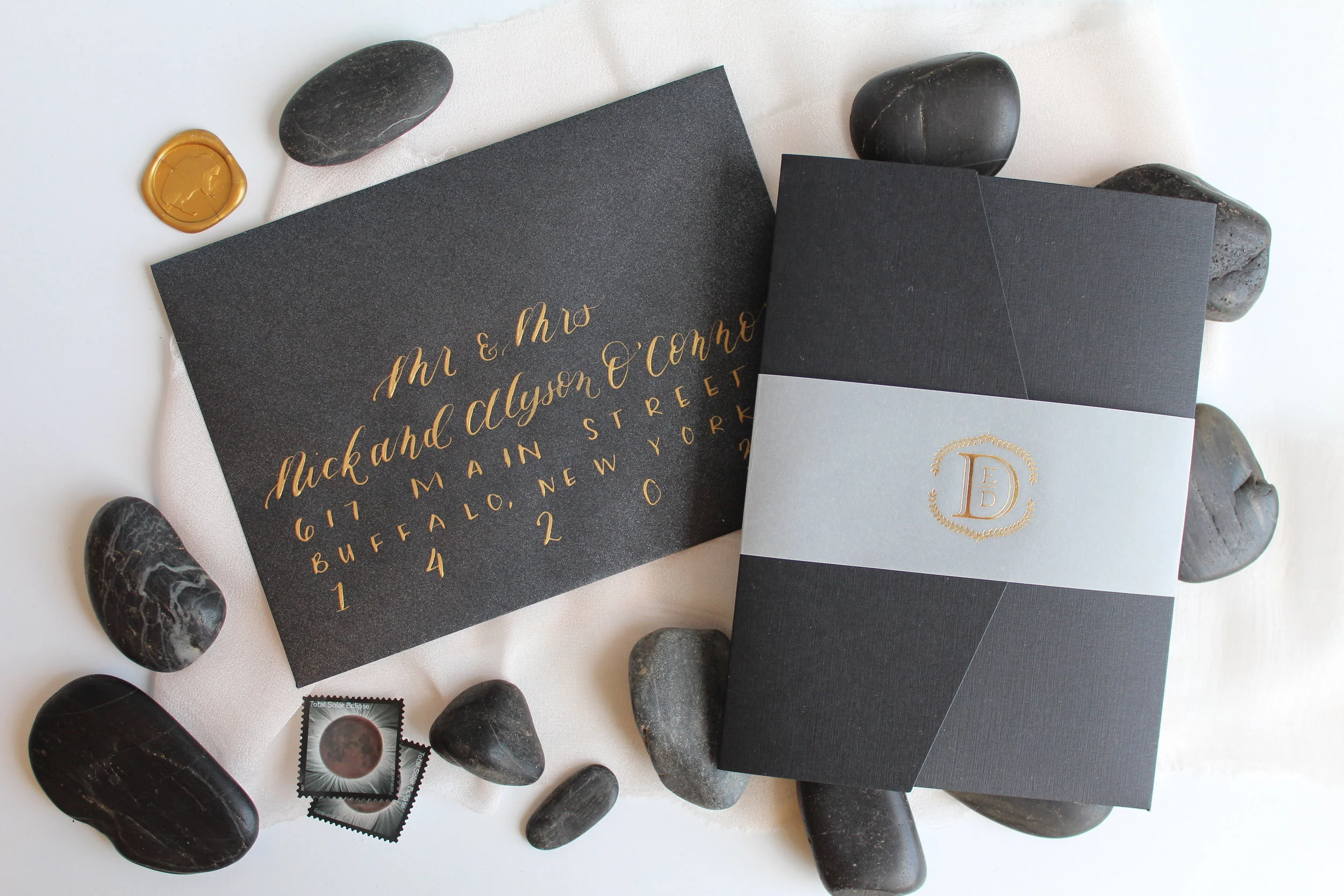 The Crest Pocketfolds are great for guests who need to travel with info, and with our extensive line of solid and patterned stocks to choose from, you're sure to find your perfect match. Band is available in a choice of solid or patterns, or as shown here with a custom crest. The design can also be simplified as our Standard Suite.
