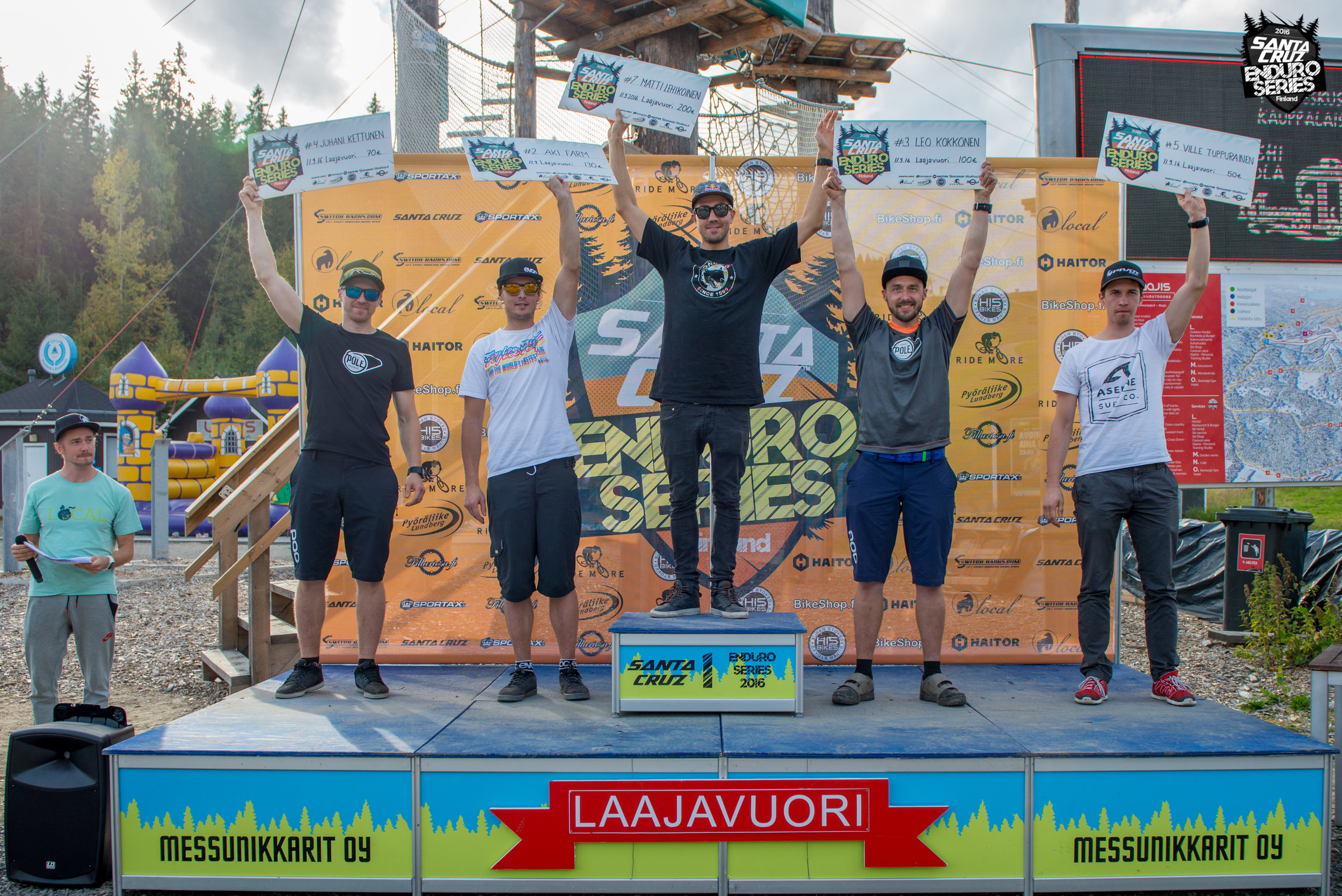 Laajavuoren nopeimmat miehet vasemmalta oikealle: 4. Juhani Kettunen Pole, 2. Aki Färm Hi5Bikes, 1. Matti Lehikoinen Mavic/Nukeproof, 3. Leo Kokkonen Pole, 5. Ville Tuppurainen JYPS