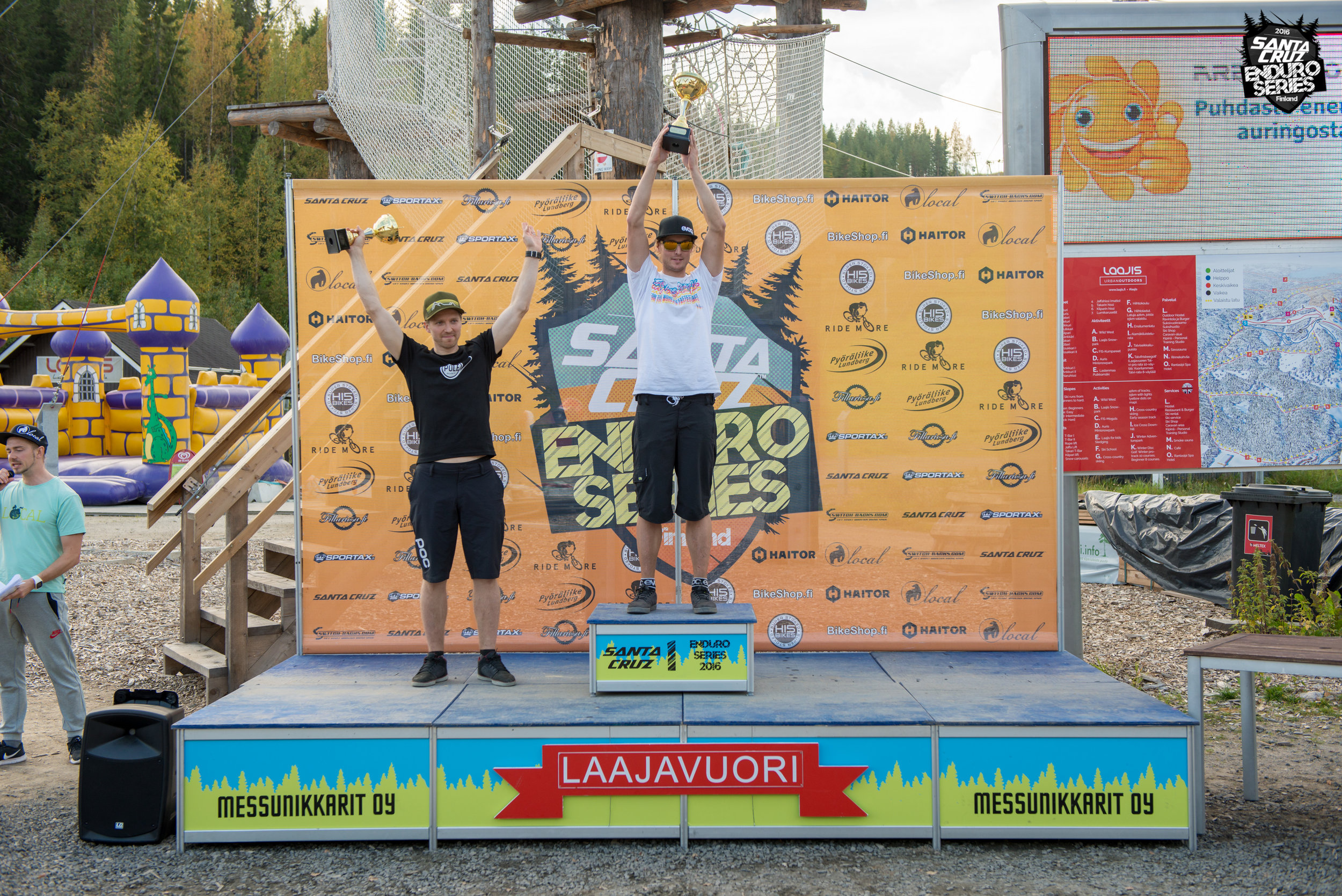 2. Juhani Kettunen Pole, 1. Aki Färm Hi5Bikes / Retkikunta Racing 3. Petteri Leivo HHCMB/Raispo (ei kuvissa, Petteri oli Italiassa ajamassa DH MM-kisoissa)