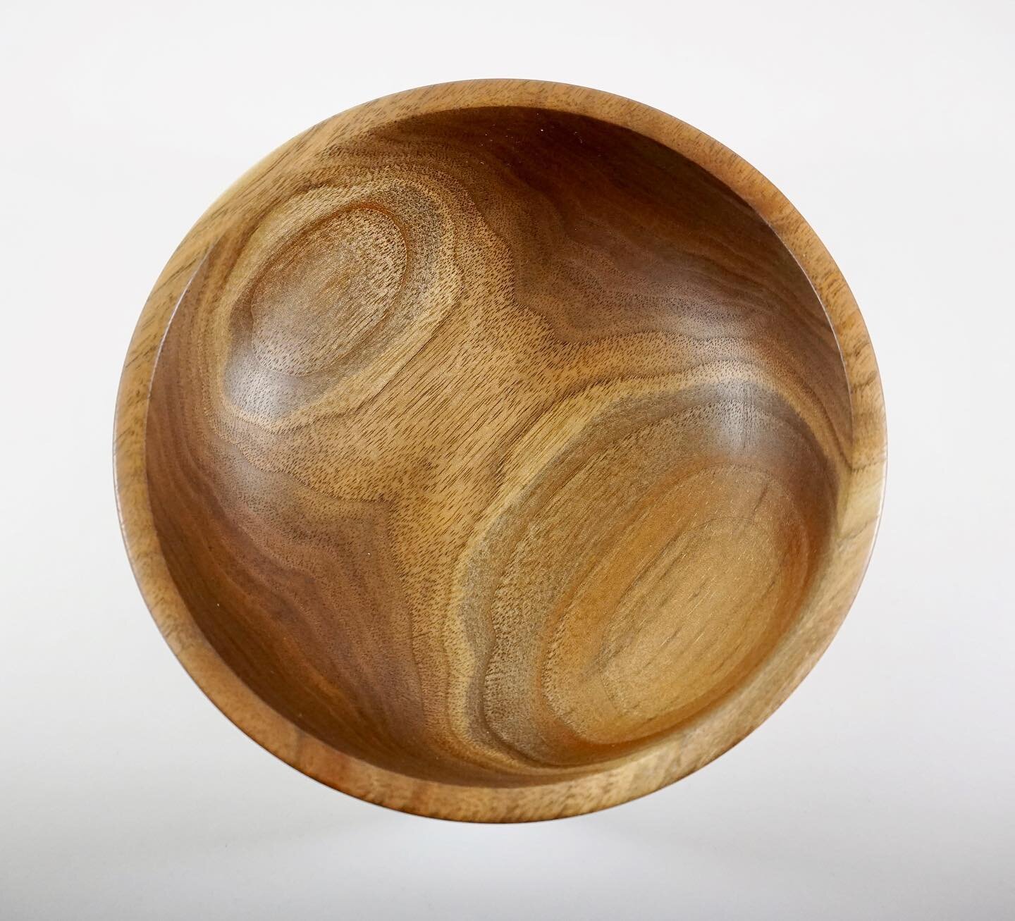 From tree to bowl. Years in the making, it was a pleasure to see this one pop to life once the finish was applied. 

For sale now at wispwoods.com, see like in bio. 

#wispwoods #handmade #treeto bowl #shopsmall #hifromsouthdakota