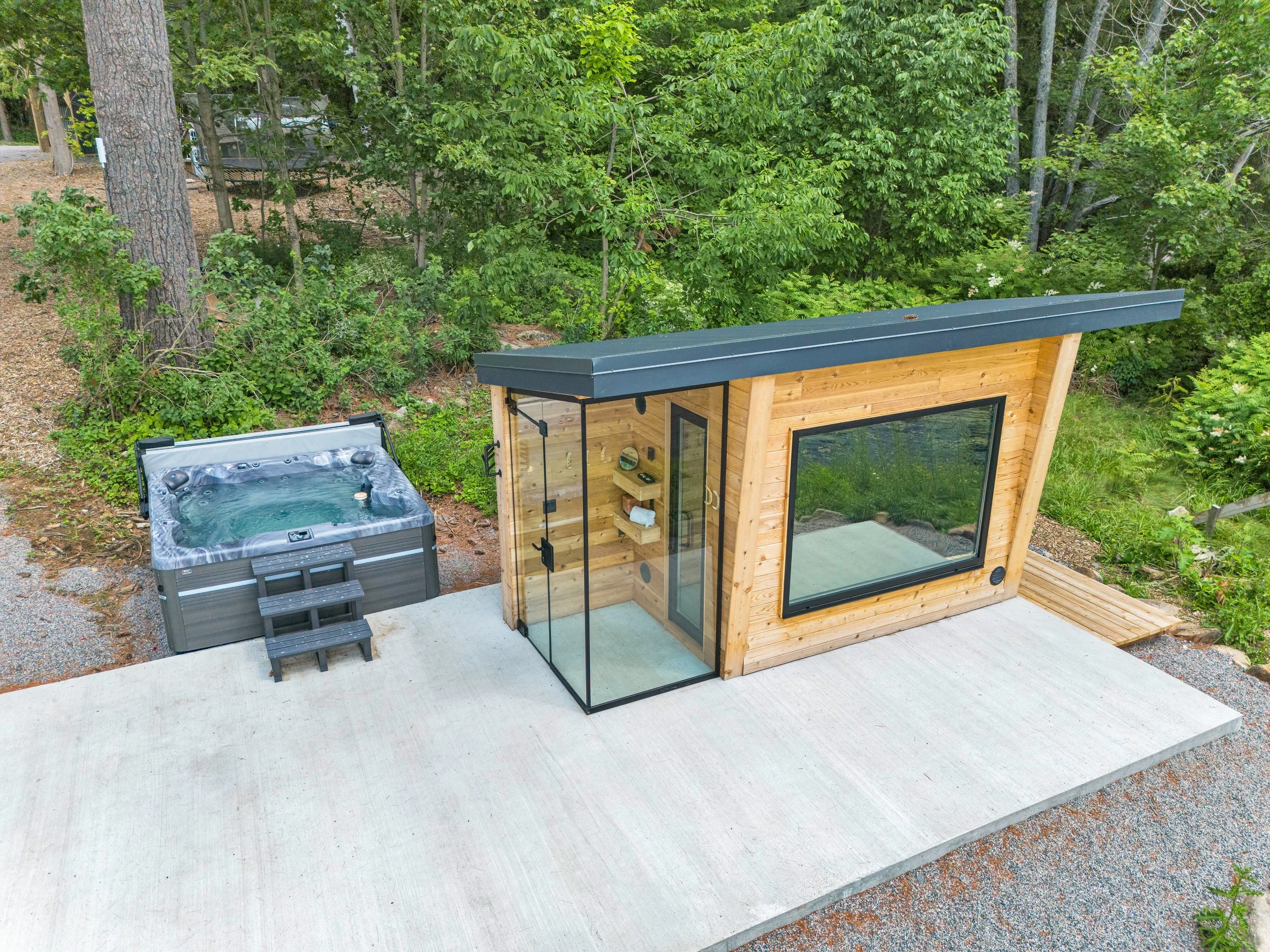 4.1 - Sauna HotTub .jpeg