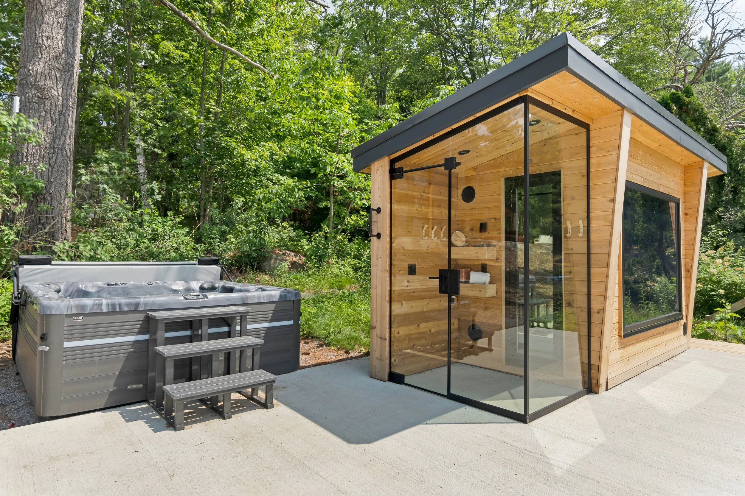 19.0 - Sauna Hottub 2.0 .jpeg