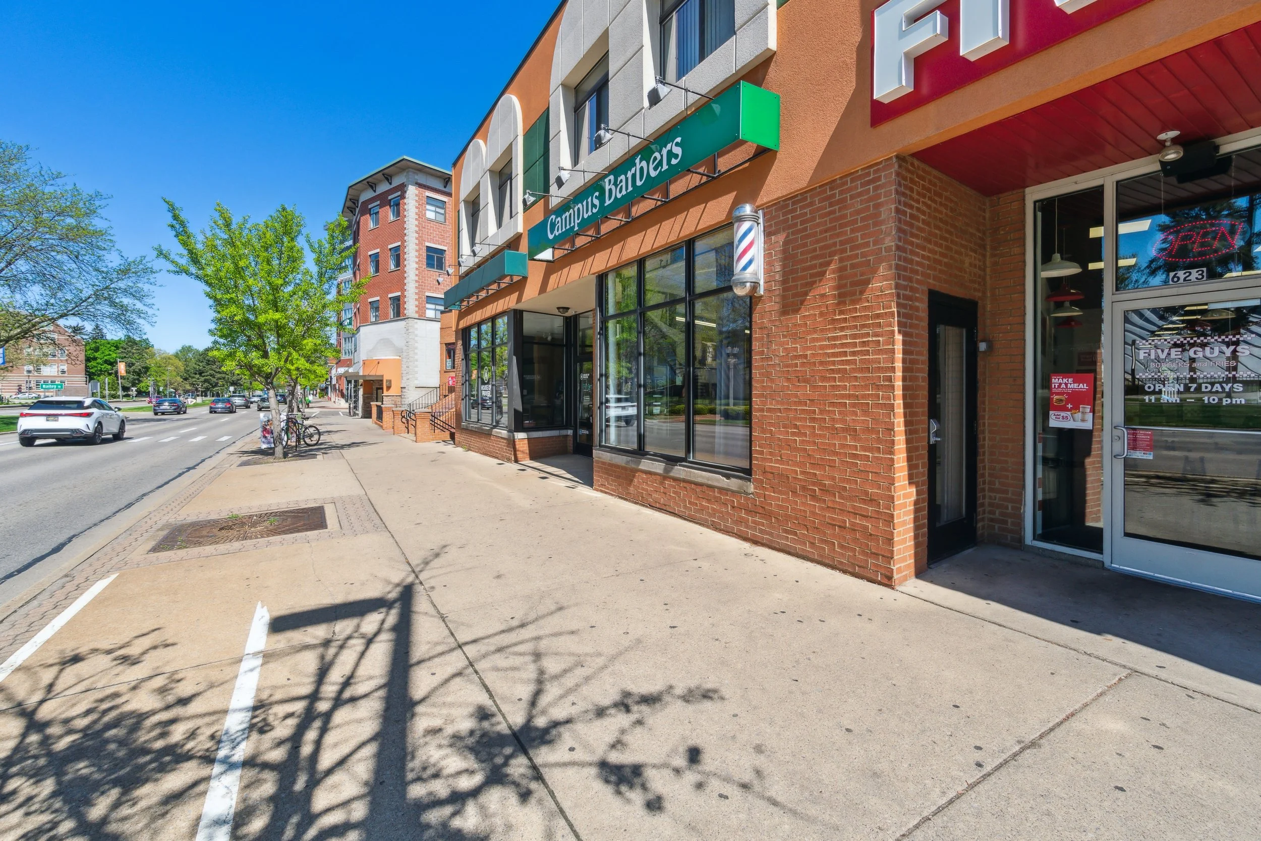 02-623-5-E-Grand-River-Unit-#6-East-Lansing-MI-48823-WindowStill-14 - Copy - Copy.jpg
