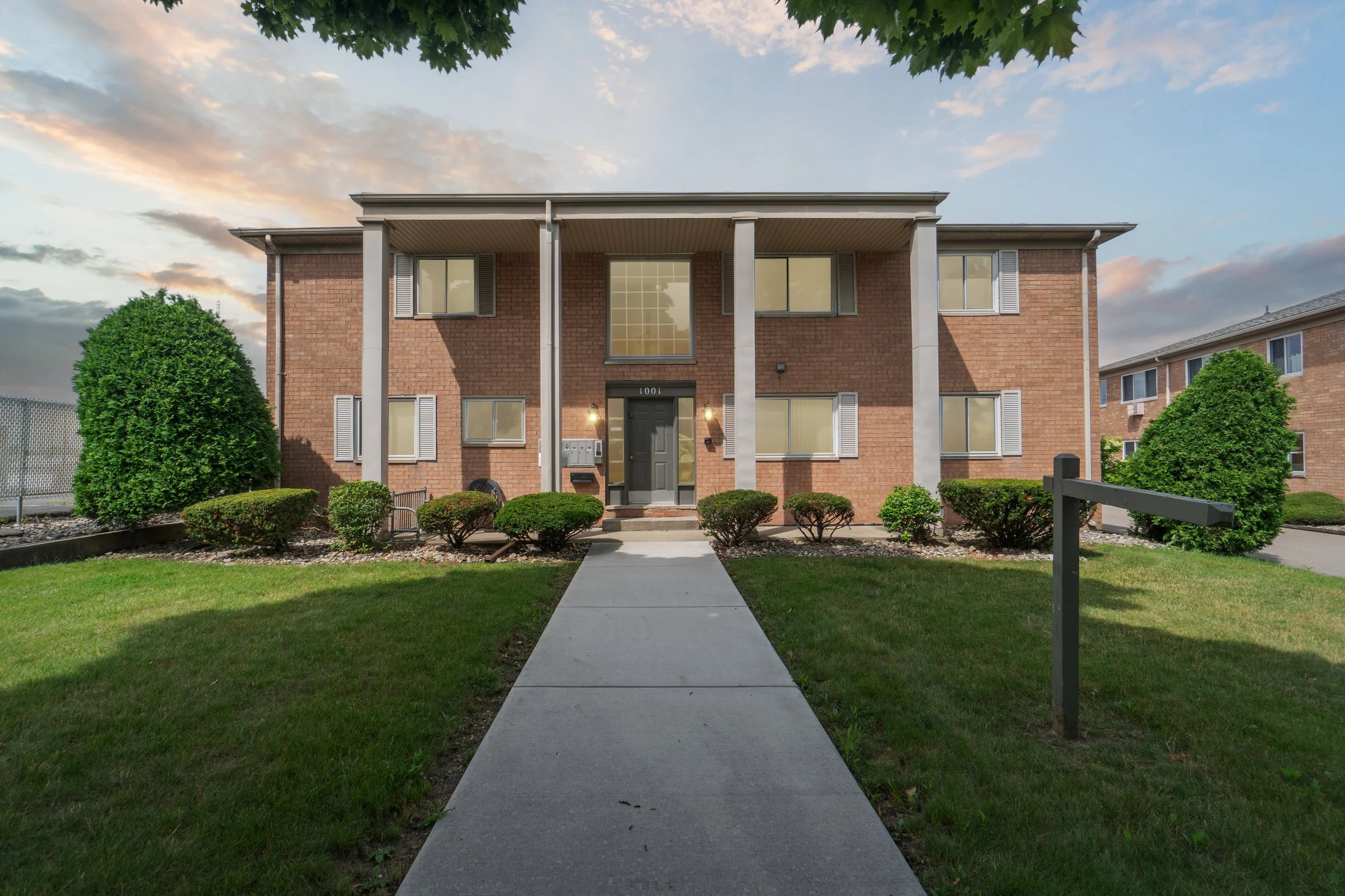 01-1001-Fairway-Ln-Apt-4-Lansing-MI-48912-WindowStill-01.jpg