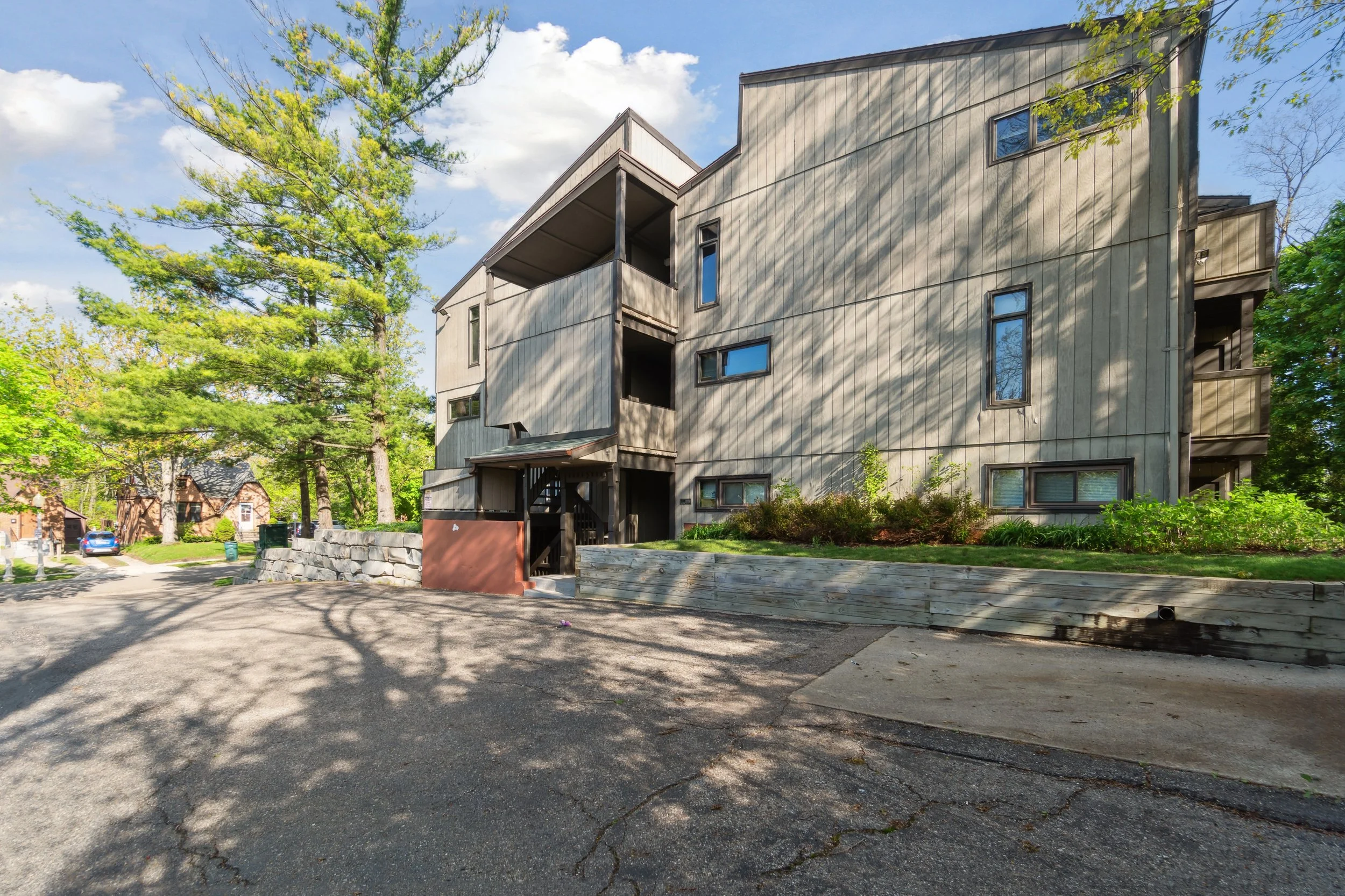 18-234-Center-St-Unit-10-East-Lansing-MI-48823-WindowStill-14.jpg