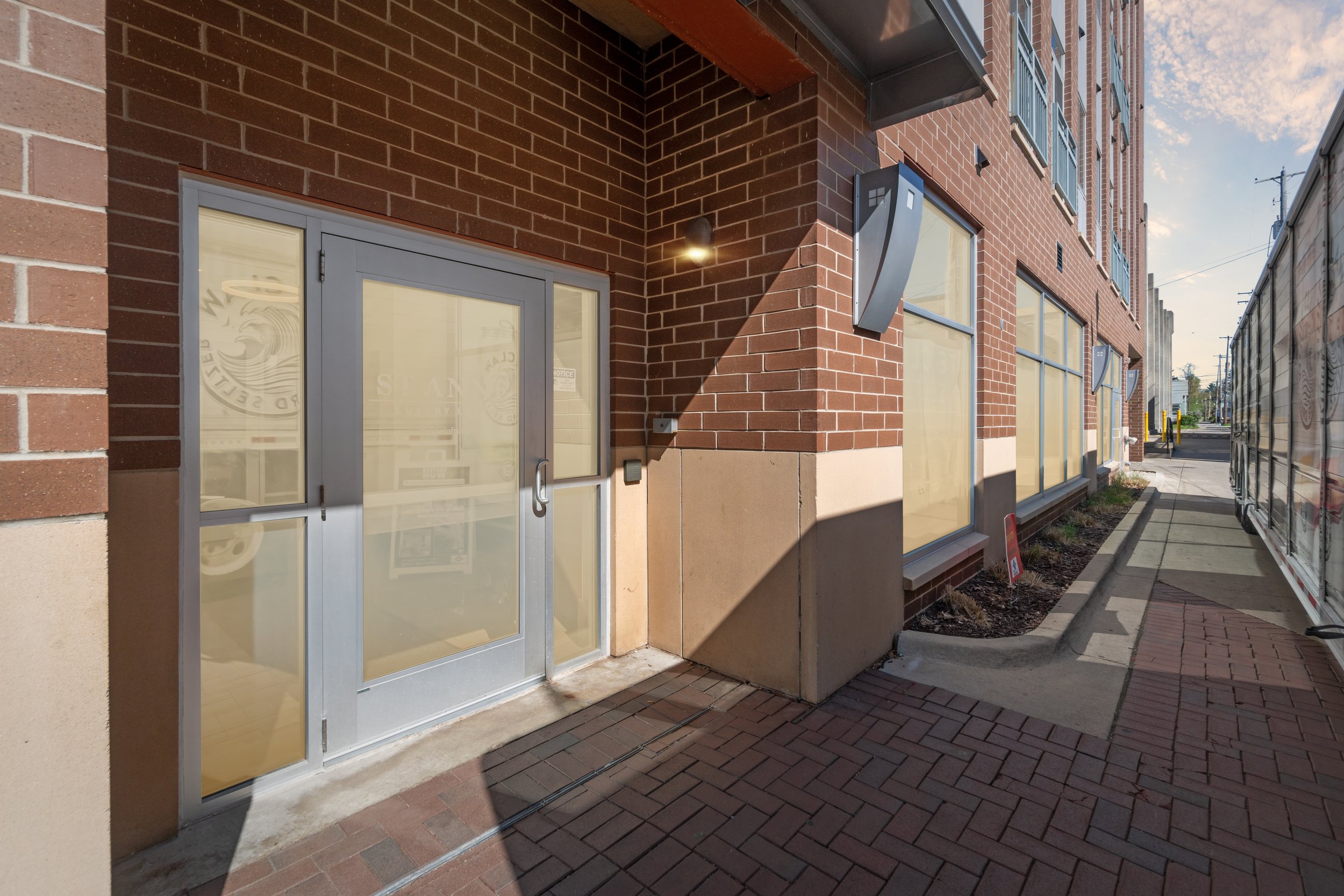 01-213-Ann-St-Unit-#405-East-Lansing-MI-48823-WindowStill-DTN-01.jpg