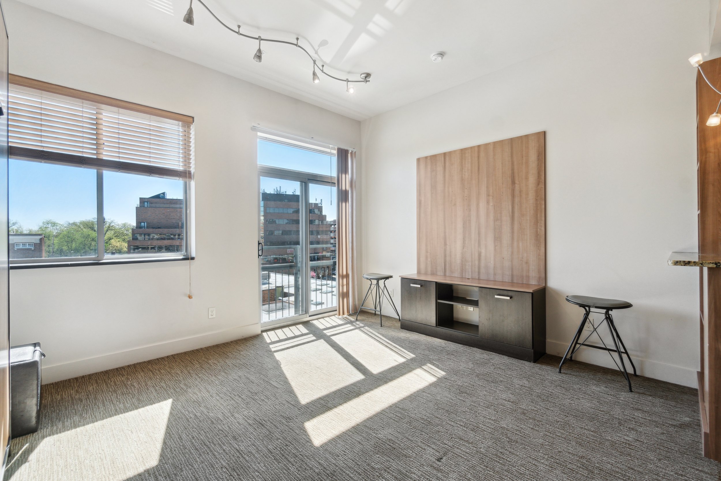 04-213-Ann-St-Unit-#405-East-Lansing-MI-48823-WindowStill-02.jpg