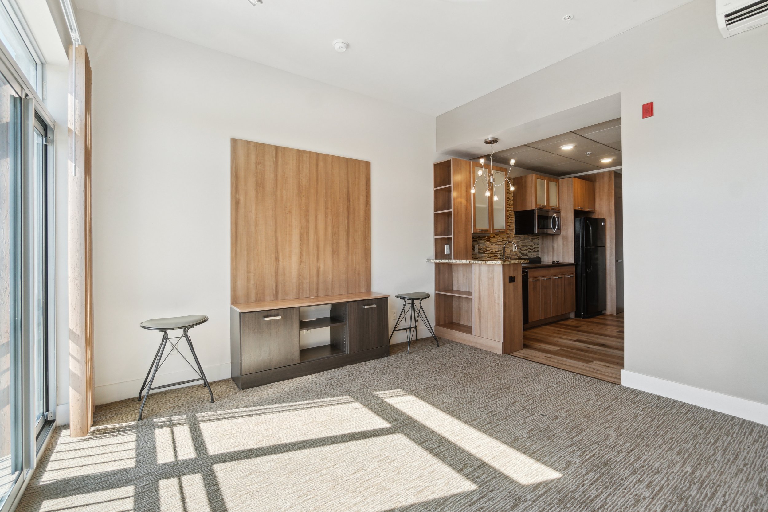 05-213-Ann-St-Unit-#405-East-Lansing-MI-48823-WindowStill-03.jpg