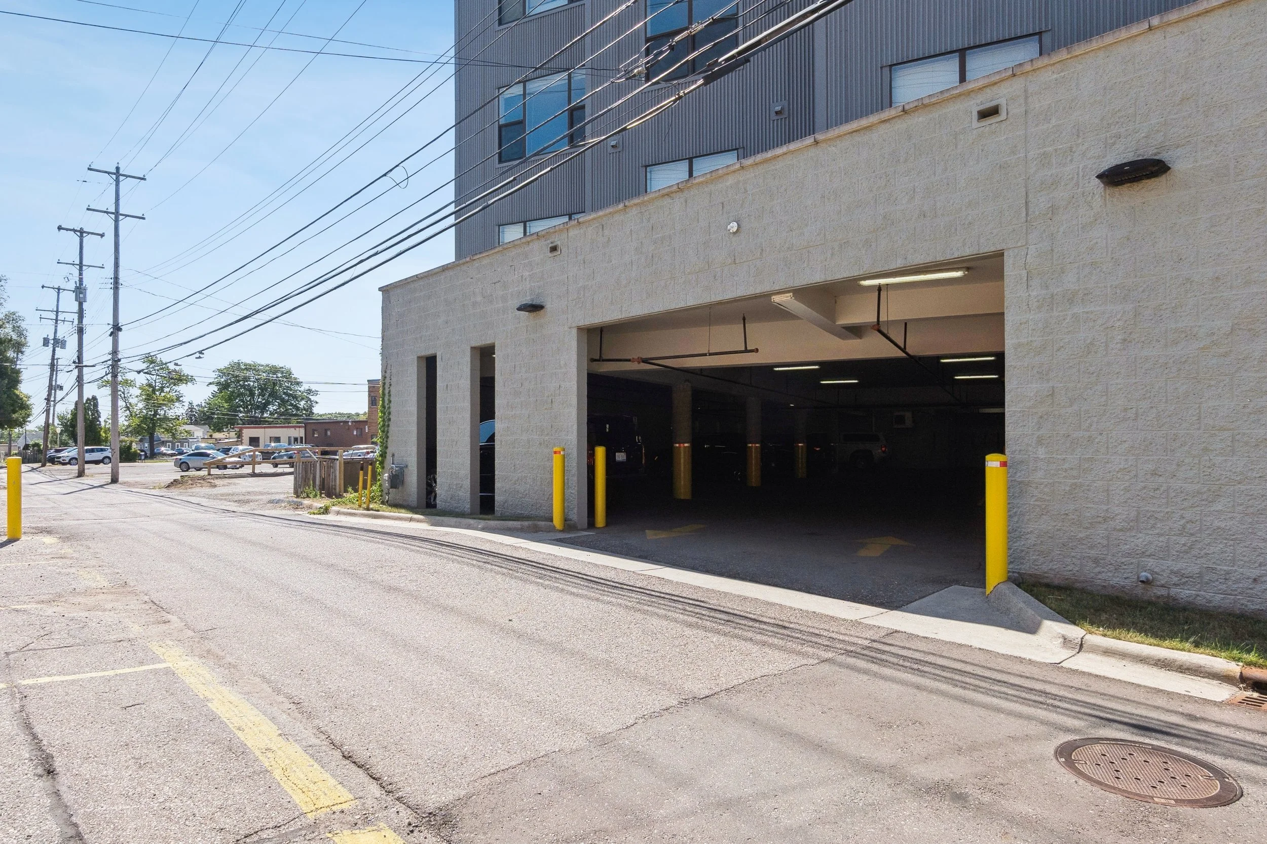 04-903-E-Grand-River-Ave-East-Lansing-MI-48823-WindowStill-22.jpg