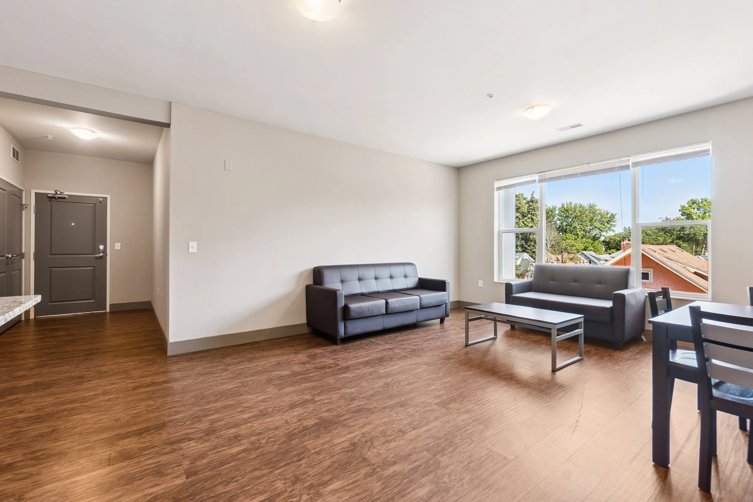 14-903-E-Grand-River-Ave-East-Lansing-MI-48823-WindowStill-05.jpg