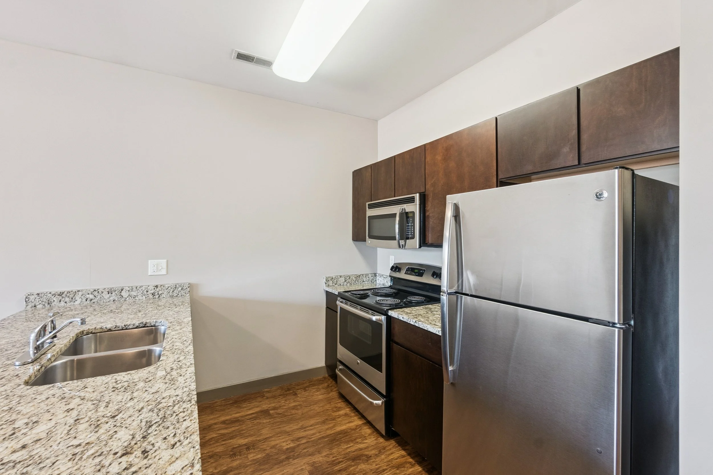 16-903-E-Grand-River-Ave-East-Lansing-MI-48823-WindowStill-07.jpg