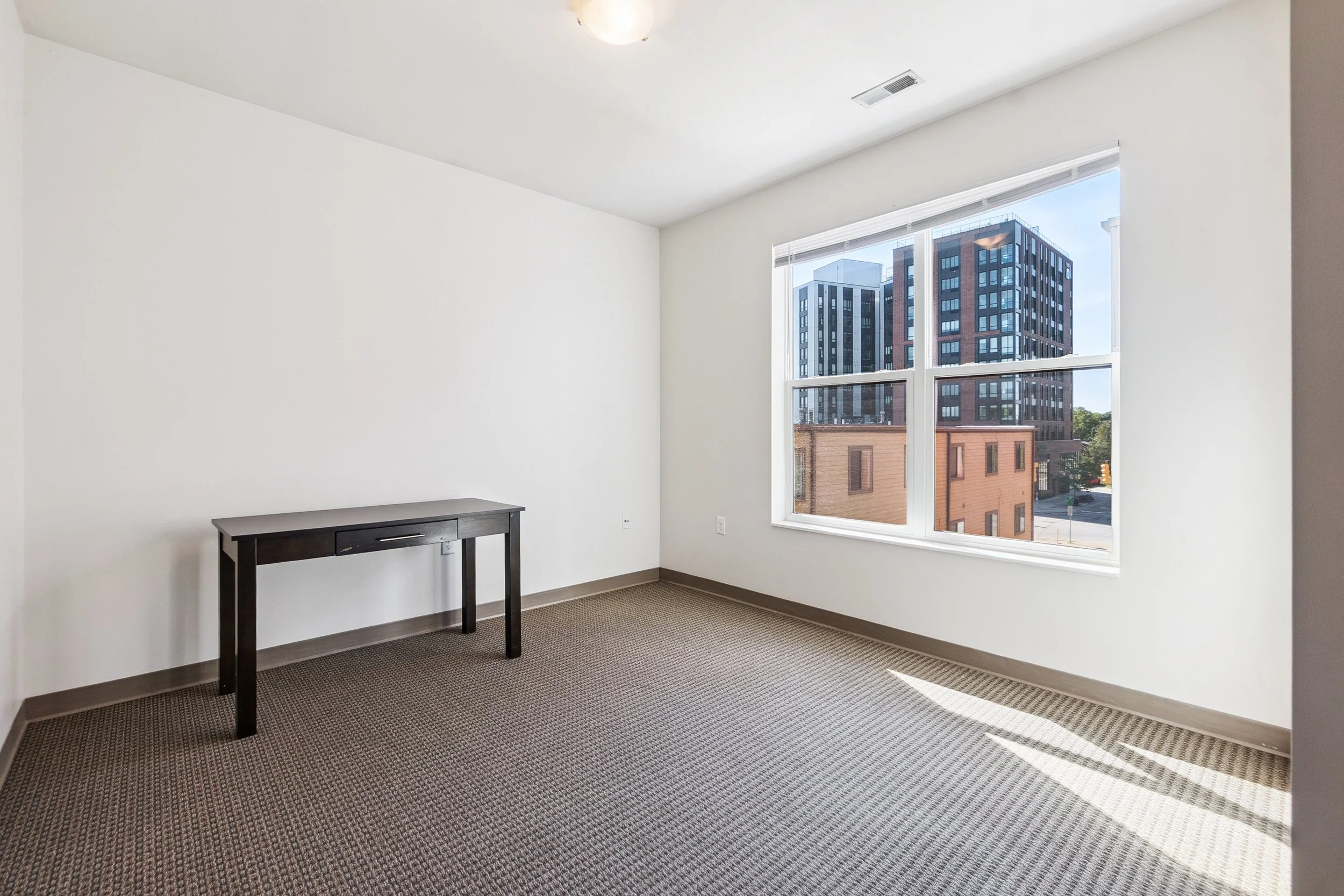 18-903-E-Grand-River-Ave-East-Lansing-MI-48823-WindowStill-09.jpg