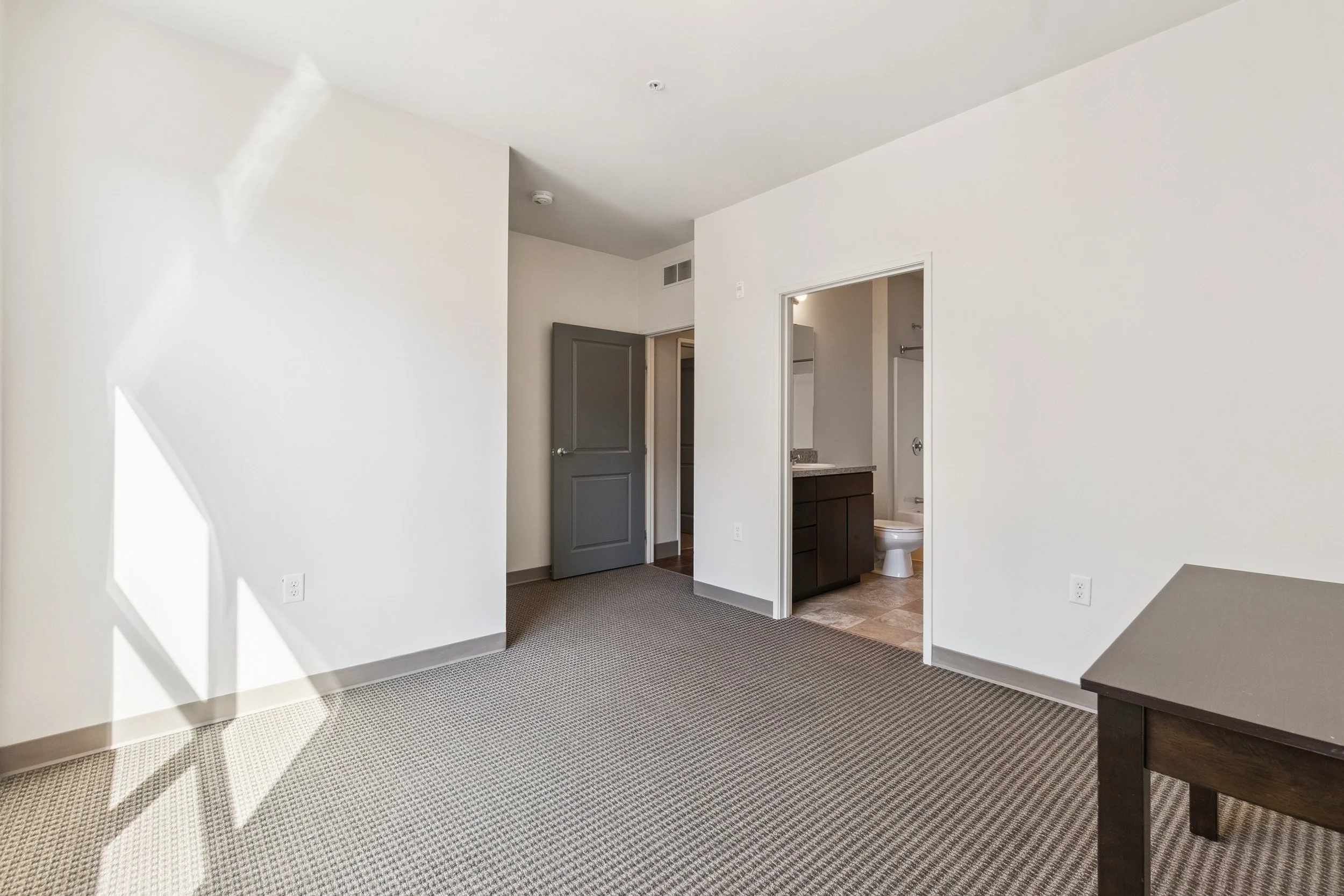 20-903-E-Grand-River-Ave-East-Lansing-MI-48823-WindowStill-10.jpg