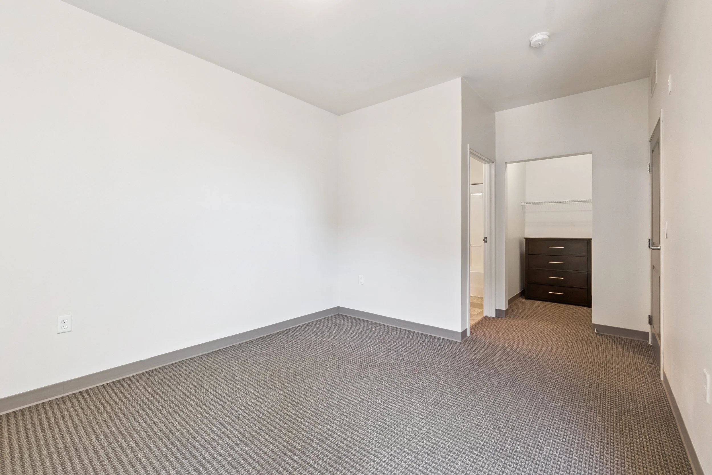 24-903-E-Grand-River-Ave-East-Lansing-MI-48823-WindowStill-14.jpg