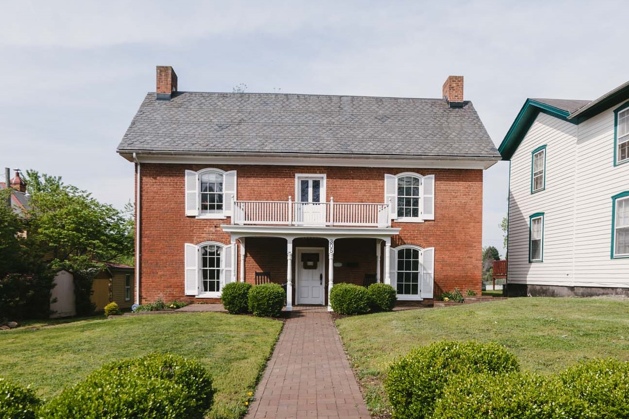 Completely renovated Brick home in Historic Daniels Hill Neighborhood