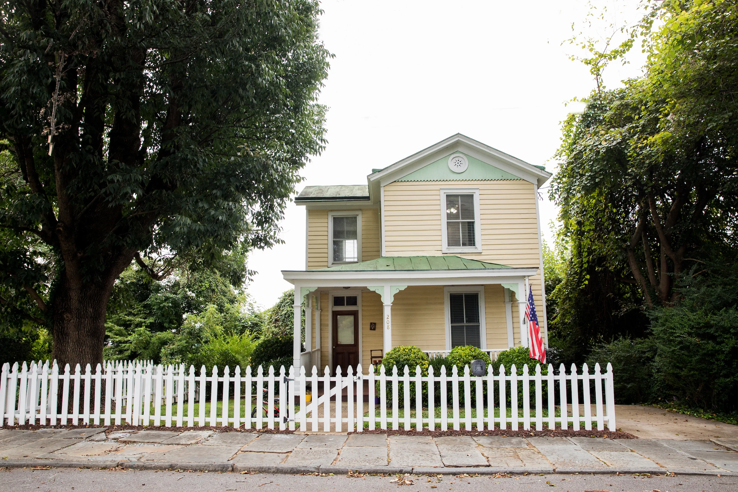 Waugh house 208 F St 004.jpg