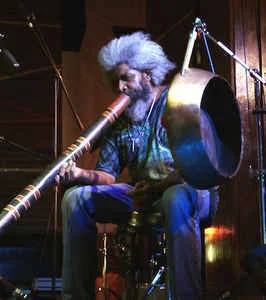 HAROLD E SMITH (GONG WITH THE DIDG)