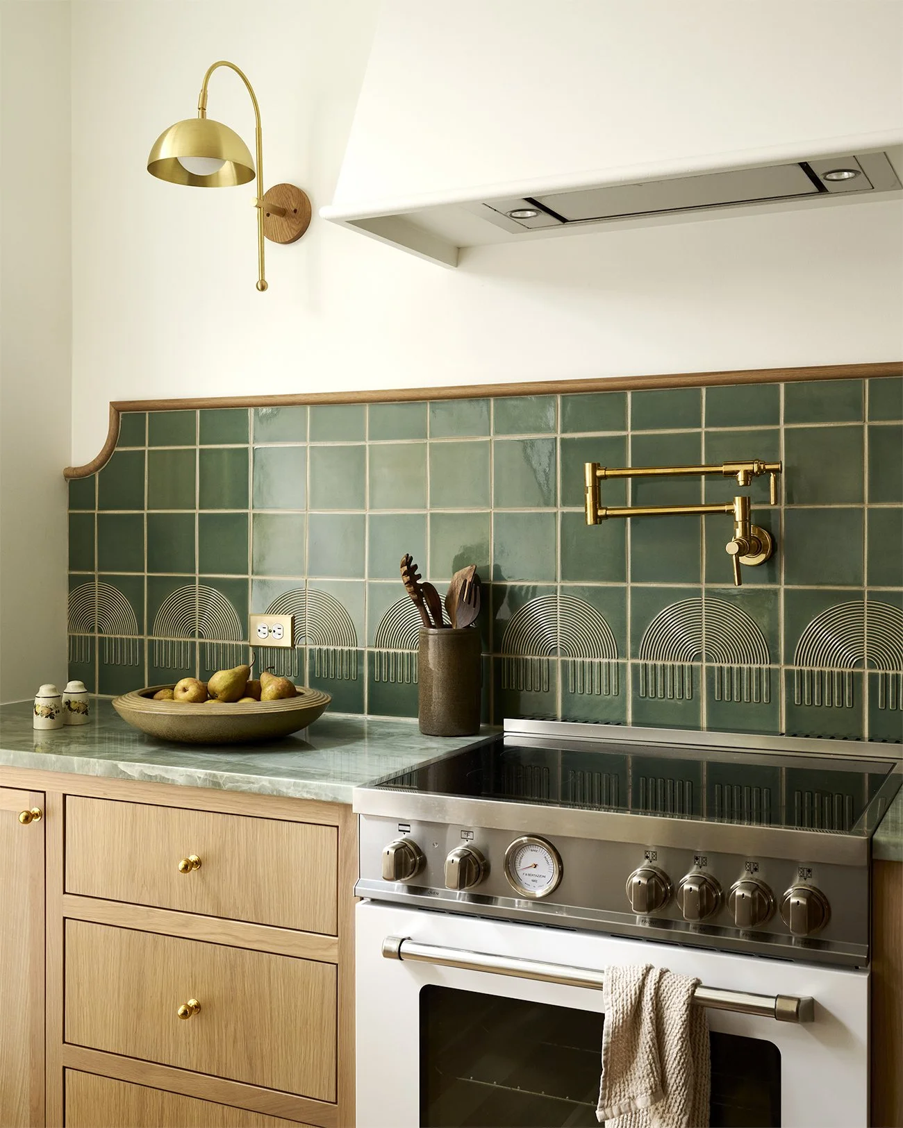 sixteen_lores_kitchen_06.jpg