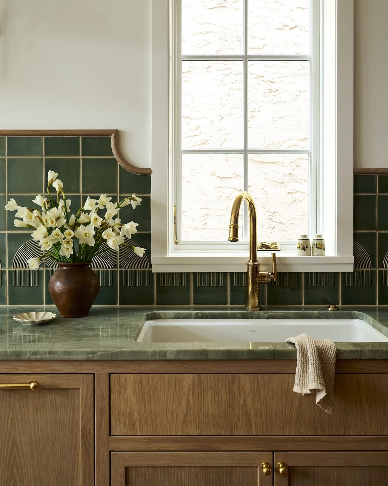 sixteen_lores_kitchen_08.jpg