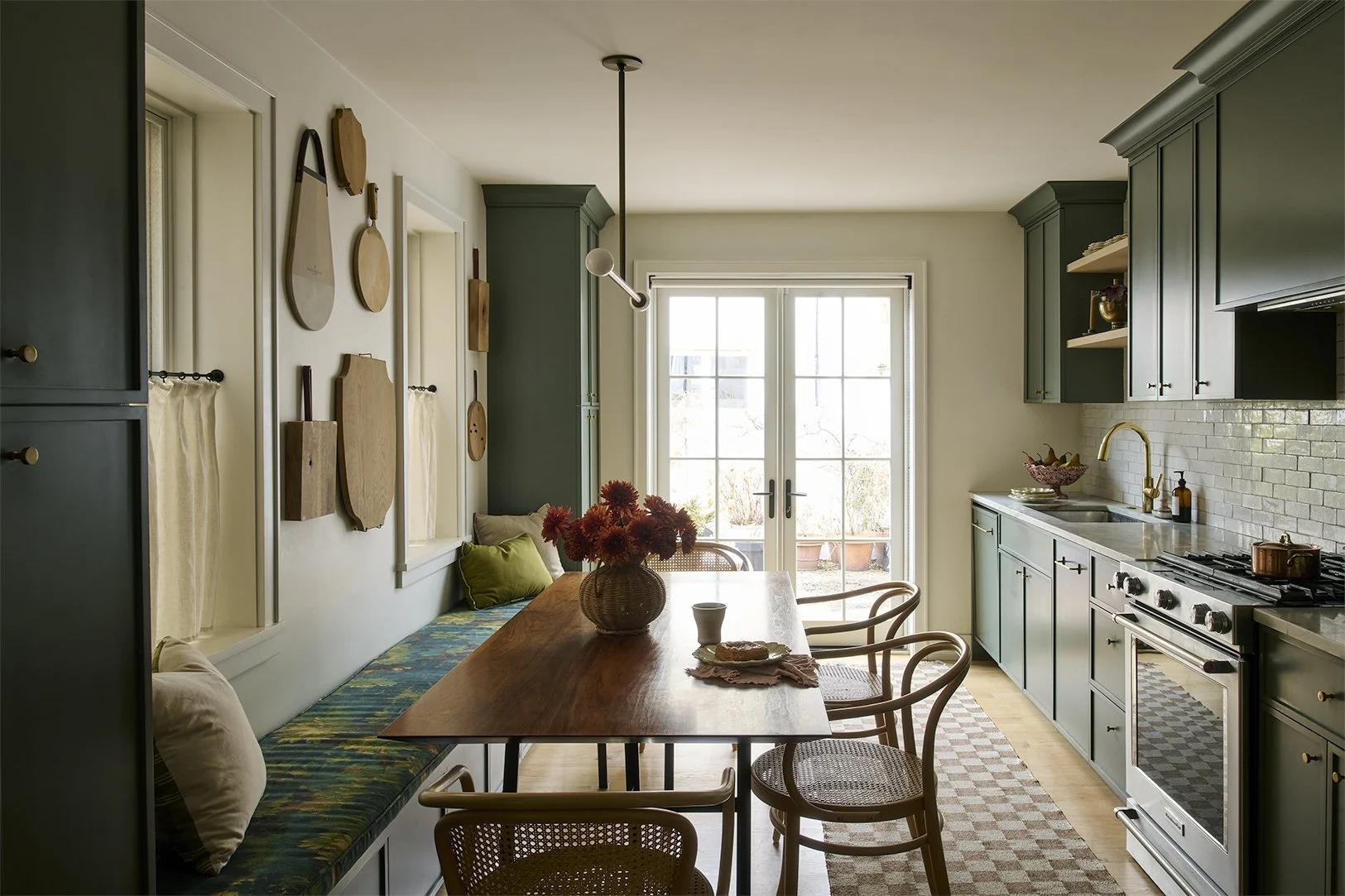 dickinson_lores_kitchen_02.jpg