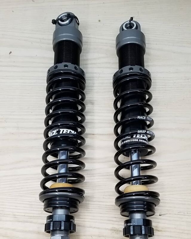 @racetechinc shocks came in for the Honda CB350 road race project. Really nicely made and a feature I wish I'd thought of. Spherical rod bearing for the upper mount. Tolerates all kinds of misalignment through travel. Definately going to &quot;borrow