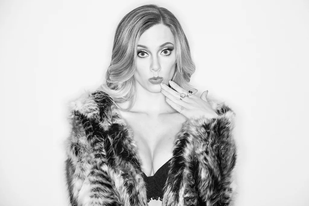 AndrewFearman_NicoleArbour_001.jpg