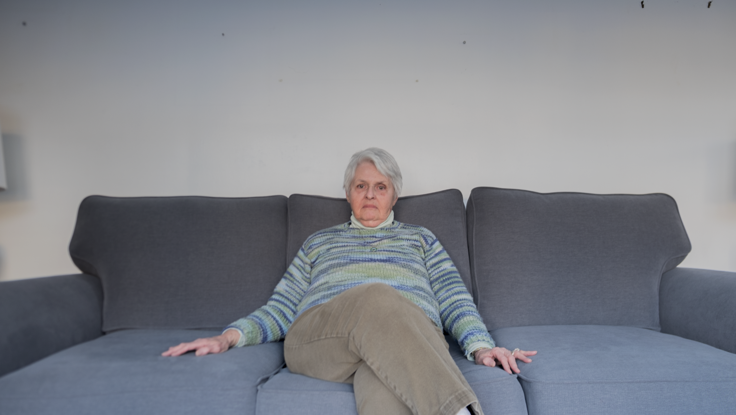 9GrammyCouchEmpty.png