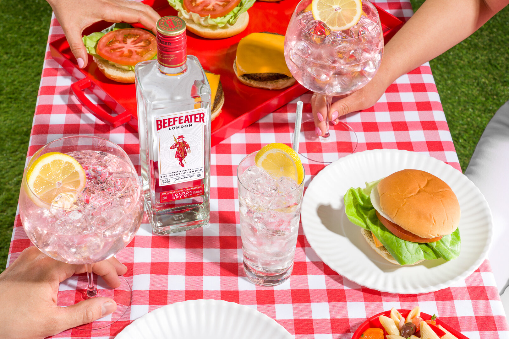 4_BeefeaterPicnicTable_Talent_1080px.jpg