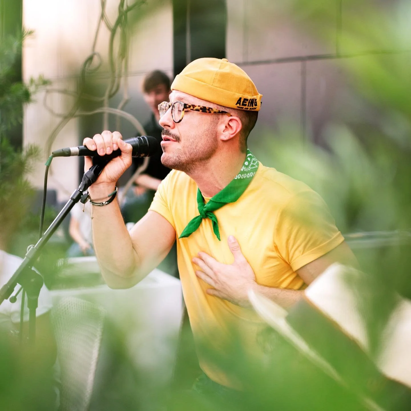 MIDDLESPOON - music client - pop electronic hip-hop dance