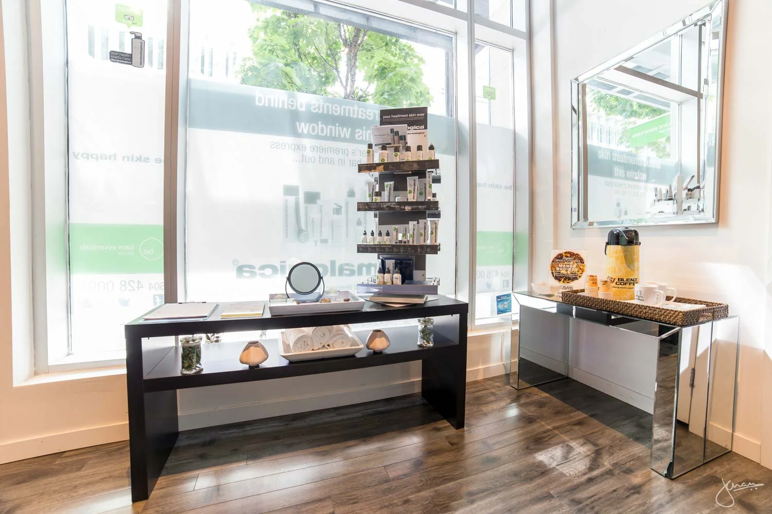 Bare Essentials Skin Bar — Jenn Chan Photography