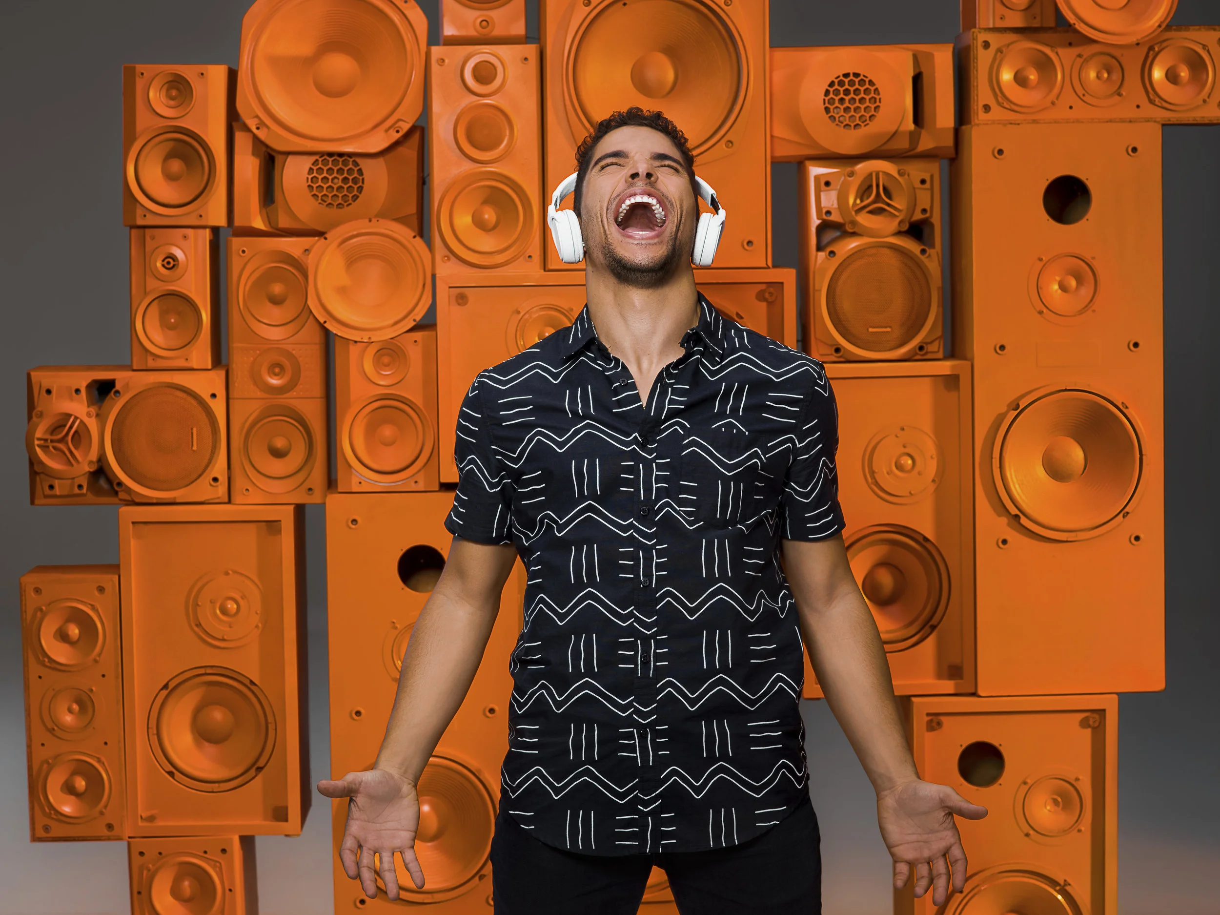 7901_qODa4W_05_speakers_0415.jpg