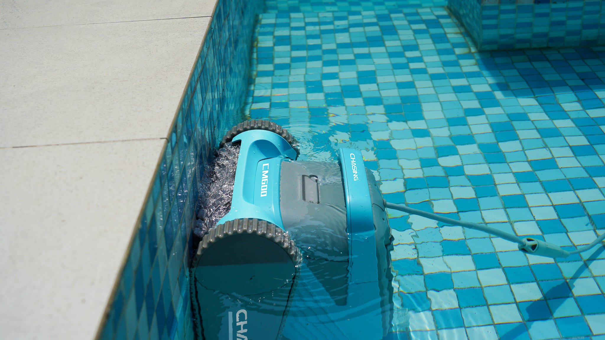 Pool Cleaning Robot - Avetics