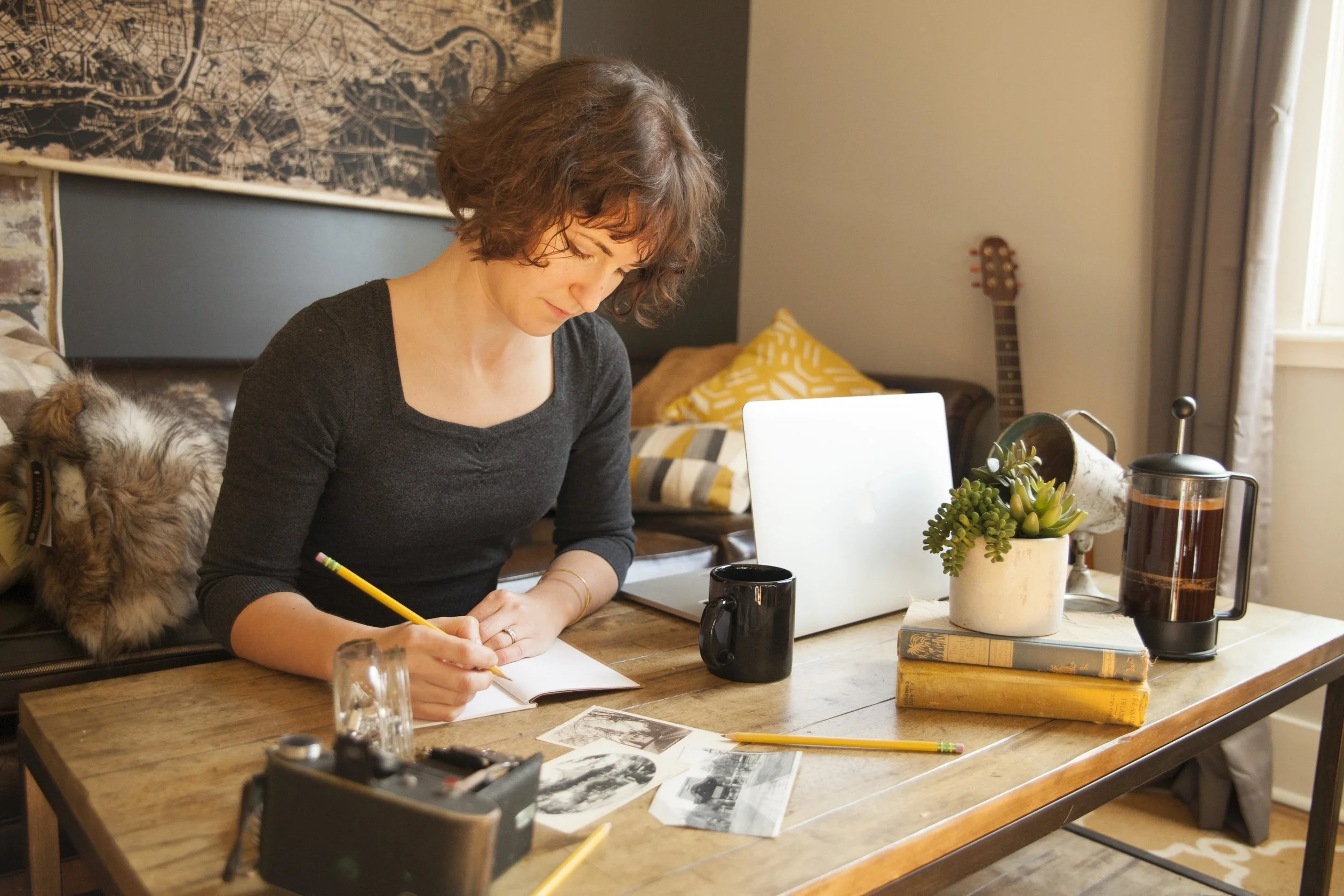 MaggieGentry interviews Caitlin Horton of Horton Brand Strategy about what it's like to own a brand strategy business and live overseas.