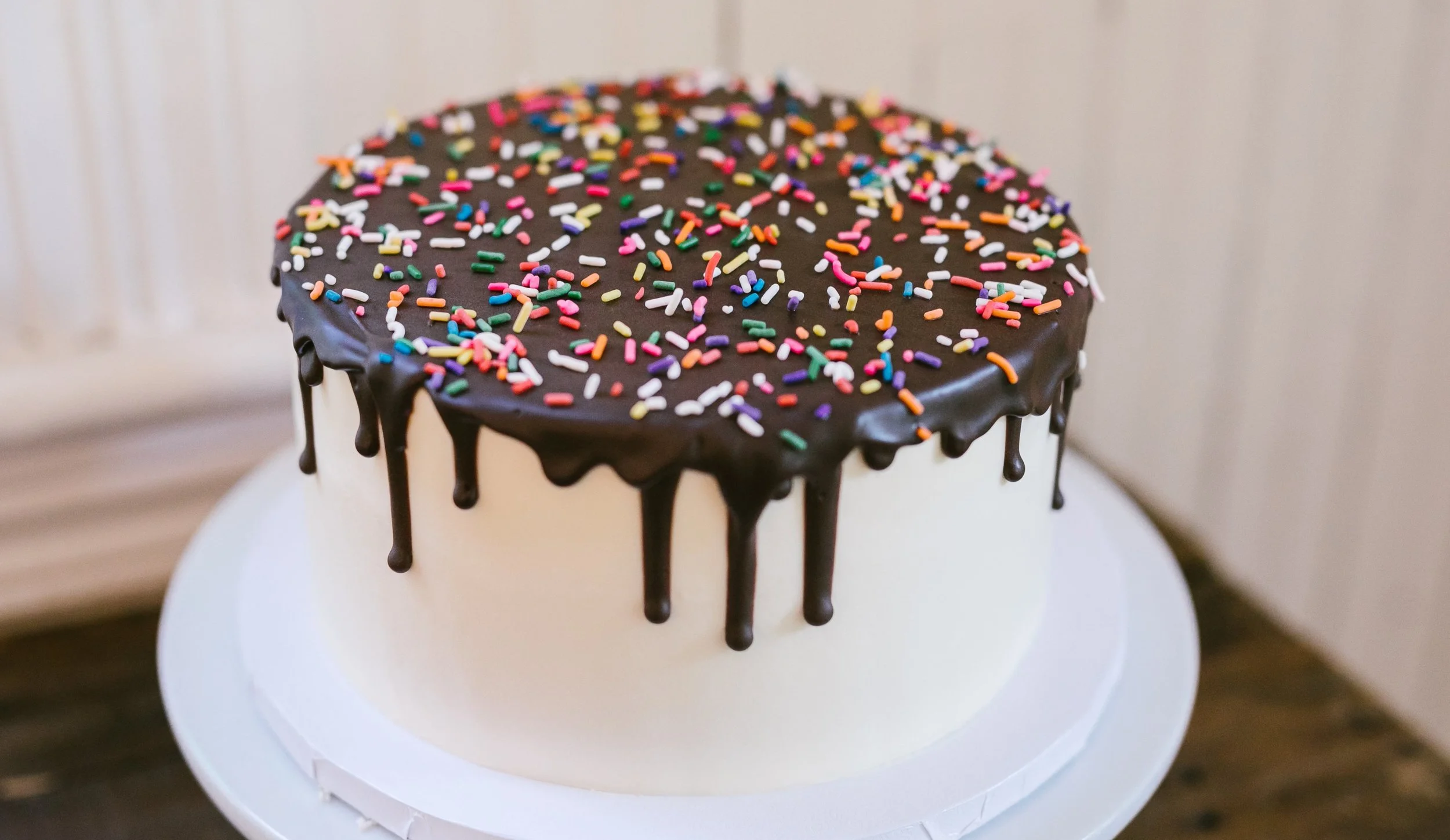 MaggieGentry interviews Mindy Sepeti of Mindy's Bakeshop where she shares her love of baking, how she finds inspiration, and building a small business centered around community.