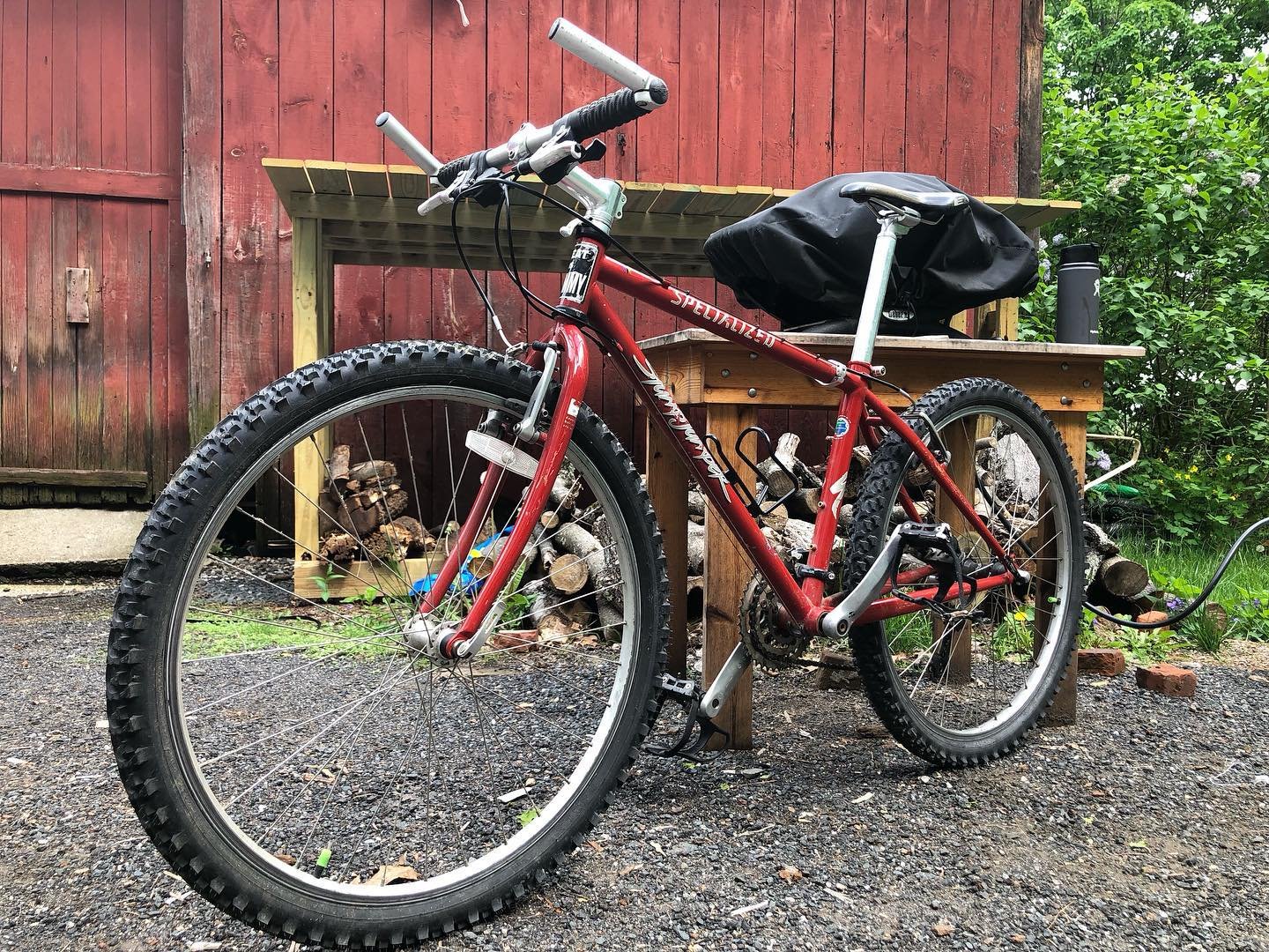 Bought this bike when I first moved to Northampton 11 years ago. I haven&rsquo;t changed a thing. 

#stumpjumper #meatisyummy #hippies #northamptonma