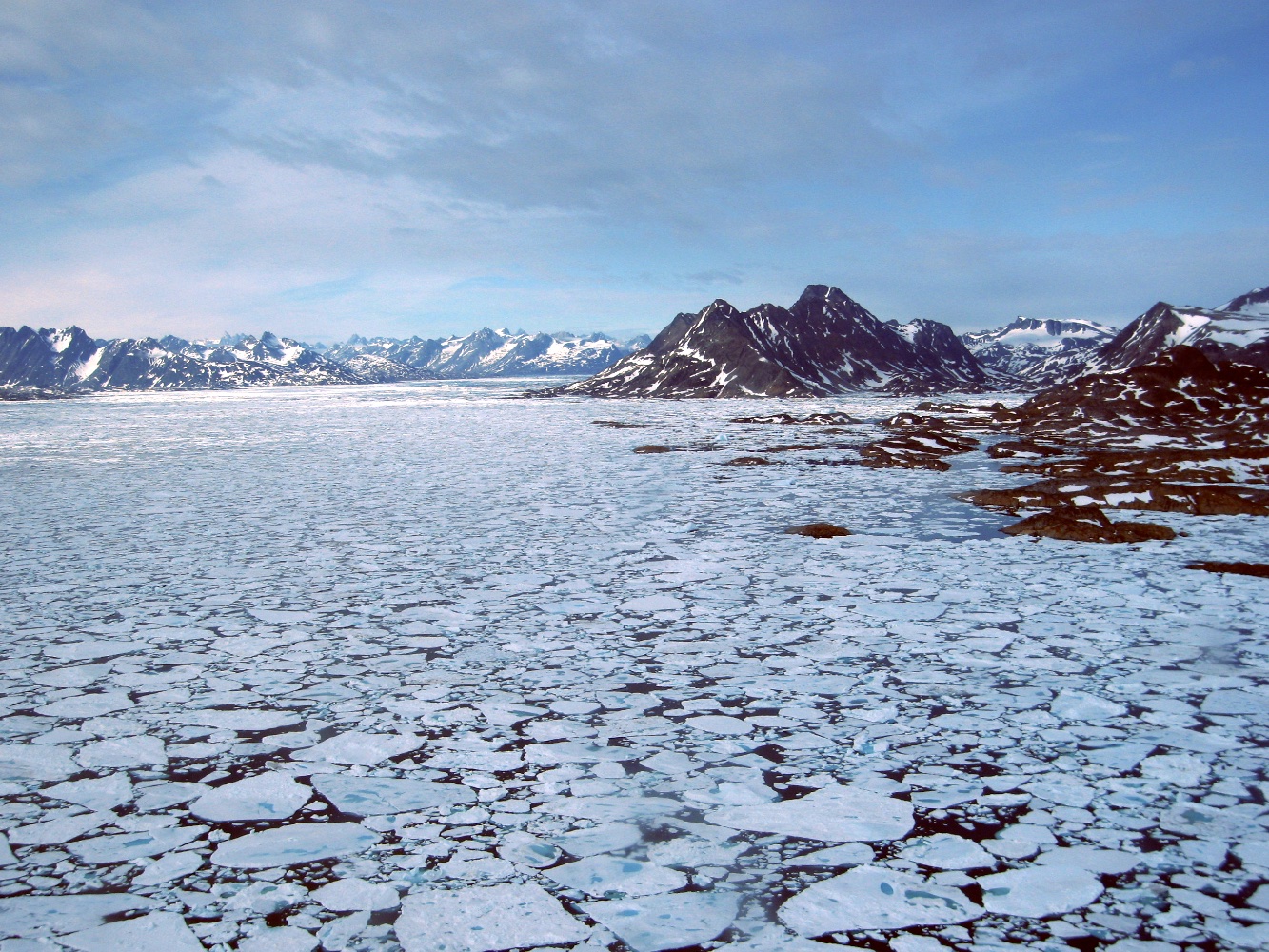 Heavy ice pack around Tasiilaq made boat travel impossible