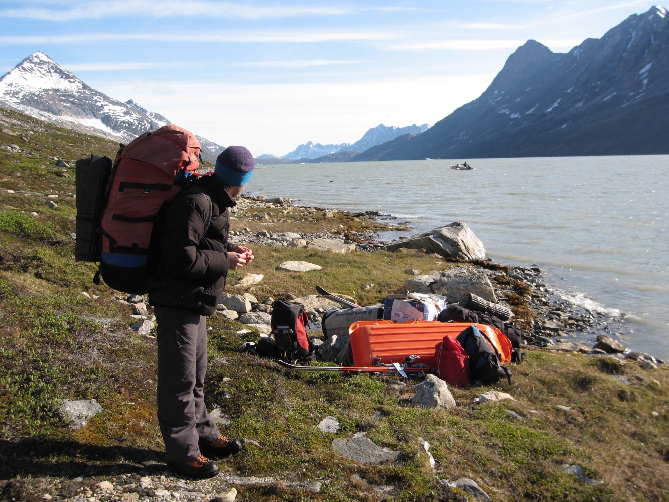  The fisherman leave, and we have 150kg of gear to move 