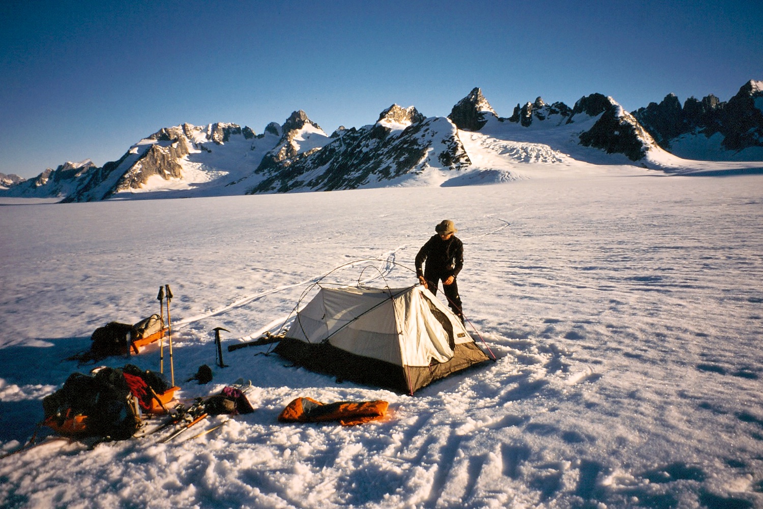  Setting up camp on the glacier en route toward the Col de Phantome 