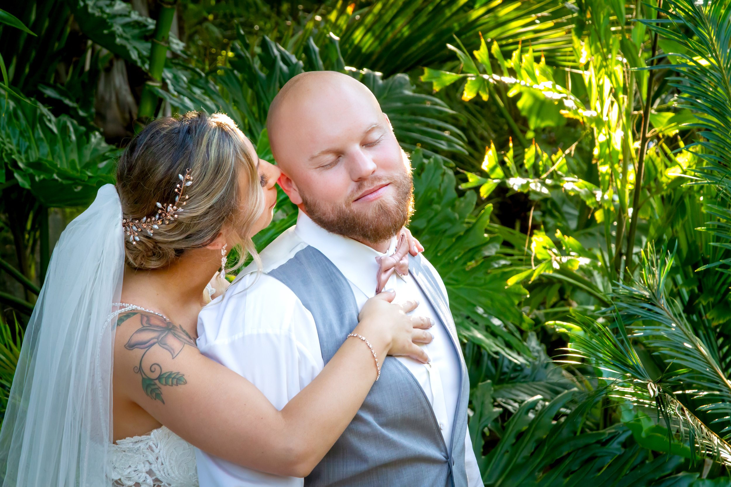 Based in Northern California, I photograph weddings throughout Sacramento, the Bay Area, and beyond