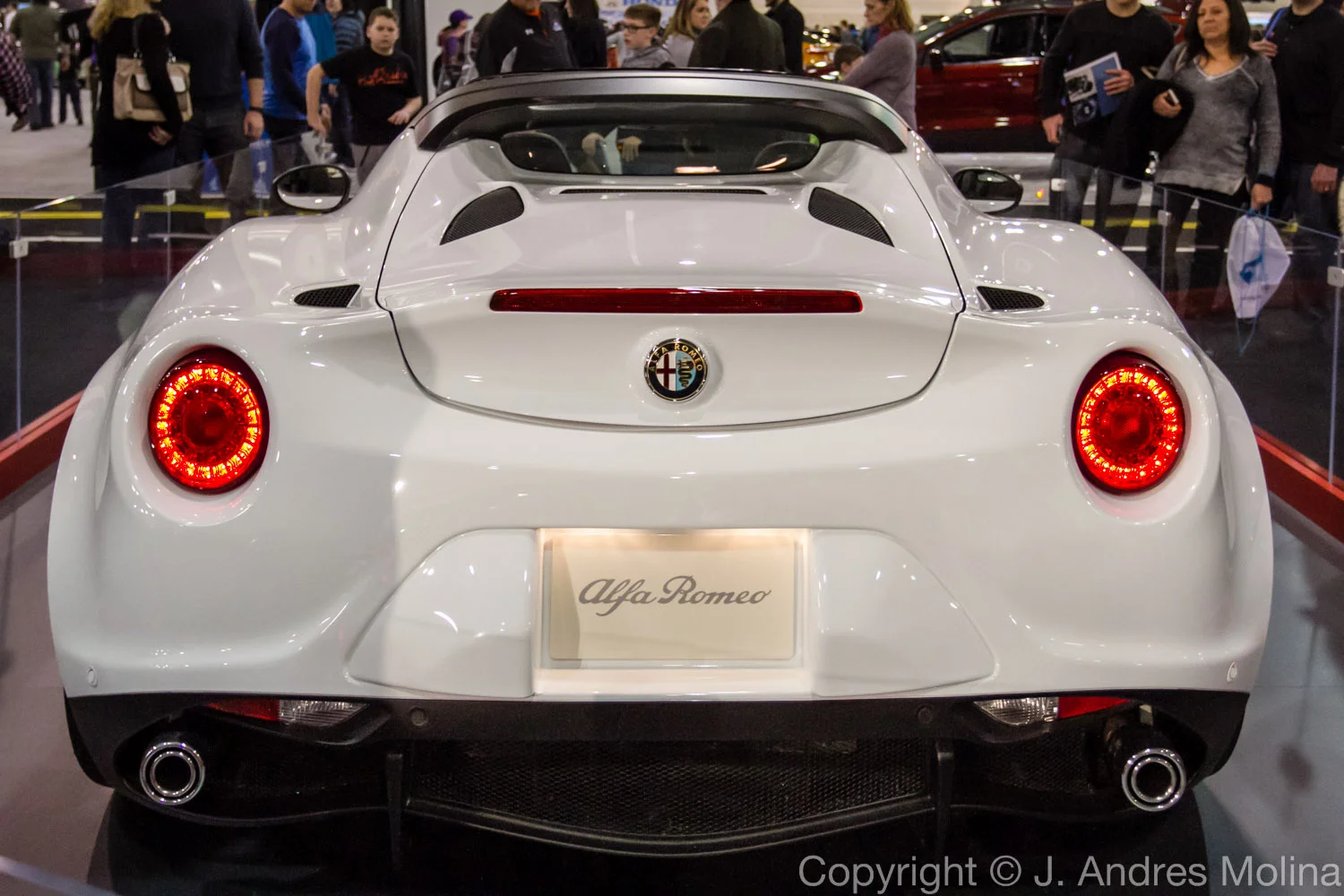  ISO 1600 &nbsp; 24mm &nbsp; f/4.0 &nbsp; 1/320s  Feb. 2016 