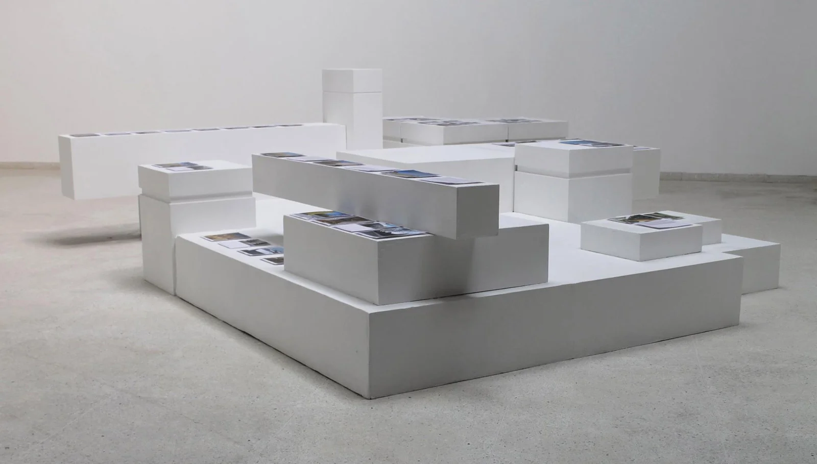 + Hypertube. Junto a Taller de Casquería. Las 3 Marías. Junto a Oficina Lúdica. PANORAMA. IAC 2015. MACZUL. Museo de Arte Contemporáneo del Zulia. Del 18 de febrero al 30 de marzo de 2015.