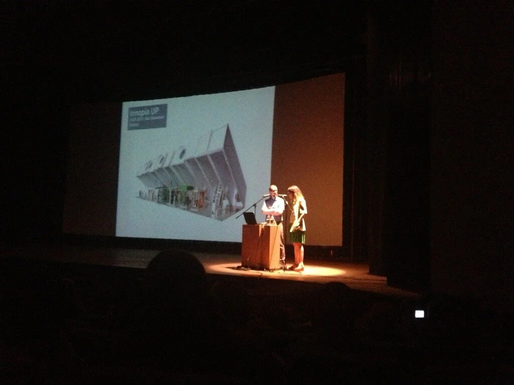 2013 + ARQUEOLOGÍA DEL FUTURO. SIETE CASOS DE DISMEGALOPSIA ARQUITECTÓNICA . Máster de Proyectos Avanzados. ETSAM Escuela Técnica Superior de Arquitectura de Madrid. Madrid. 11 de diciembre de 2013. + DE LOS JUEGOS OLÍMPICOS A LOS JUEGOS URBANOS. EL PAISAJE A DEBATE. Caja de Música Auditorio Centro-Centro. Madrid. 3 de diciembre de 2013. + CIUDAD CREA CIUDAD . XV Cursos de Invierno de la UCA en Chiclana. Teatro de la Cultura. Chiclana. 8 de noviembre de 2013. + CONDE DE ARESTI STORIES. PIENSA MADRID vol.6. Urbanizando la vejez. Comisariado por Andrés Jaque y Ariadna Cantis. La Casa Encendida, Madrid. Madrid. 30 de octubre de 2013. + DE LOS JUEGOS OLÍMPICOS A LOS JUEGOS URBANOS. Jornadas La Ciudad Viva 2013. Del Urbanismo a la Ciudadanía. Convento de Santa María de los Reyes. Sevilla. 9 de octubre de 2013.