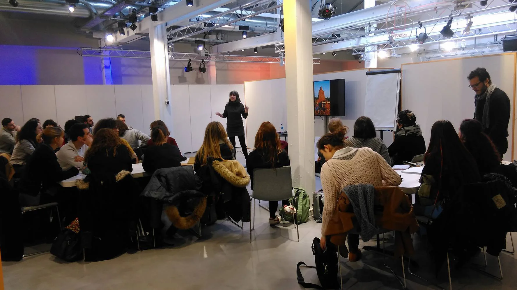 A través de talleres y encuentros con escuelas de diseño, fablabs, centros culturales, asociaciones... Susana investiga lugares de la ciudad a reencantar, preparando la experiencia prevista en París en 2017 con todo el equipo #grigri