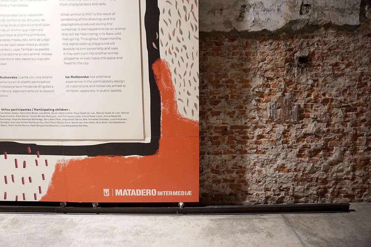Intermediae es uno de los programas públicos de Matadero Madrid dedicado a la producción de proyectos artísticos transdisciplinares basados en la experimentación y el aprendizaje compartido. La infancia, la ecología, la reivindicación de la memoria personal, la participación ciudadana, los modelos de gestión en cultura, la mediación y el derecho a la ciudad, entre otros, son los temas que articulan una programación generada colectivamente. www.intermediae.es