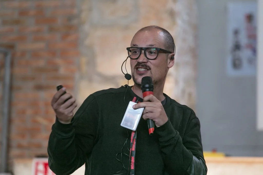 2018 + Talud de la Ería. Jornada de Creatividad Emocional . Club Asturiano de la Innovación. Oviedo (Espña). 19 de diciembre de 2018. + Es Baluard Museu d’Art Modern i Contemporani de Palma . Jornada de Arquitectura. Palma de Mallorca (España). 14 de diciembre de 2018. + La Ciudad Imaginada . Laboratorio Ciudadano. Valladolid (Espagne). 25 novembre 2018 . + Be Flexible or Die. Conferencia en el festival MUCC Murcia Ciudad Creativa. Barrio del Carmen, Murcia. Del 25 al 28 de octubre de 2018. + Be Flexible or Die. Conferencia online en las jornadas de LA DIMENSIÓN CIUDADANA organizada por el Centro Cultural de España en Córdoba. Córdoba, Argentina. 25,26 y 27 de octubre de 2018.